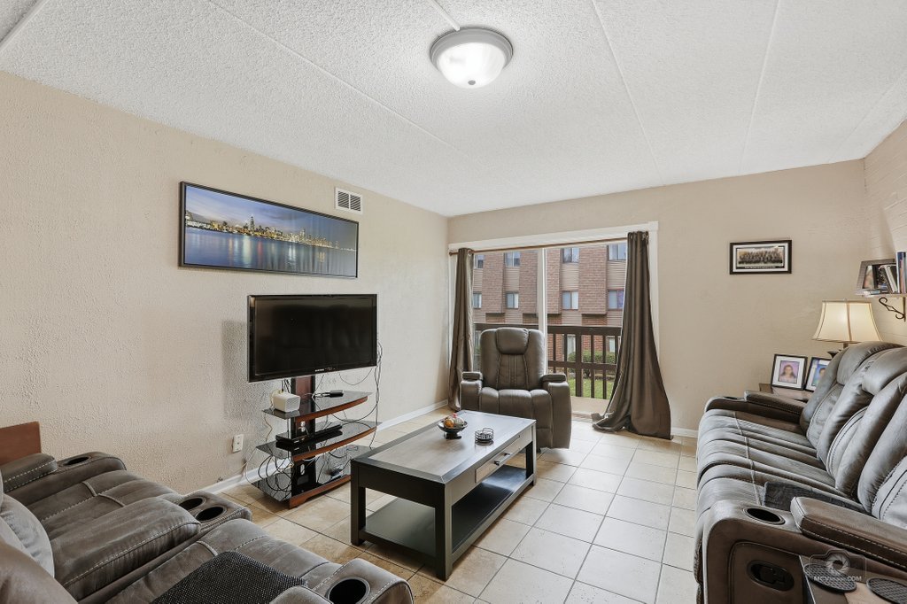 1619 Richmond Avenue #206, Joliet, IL 60435