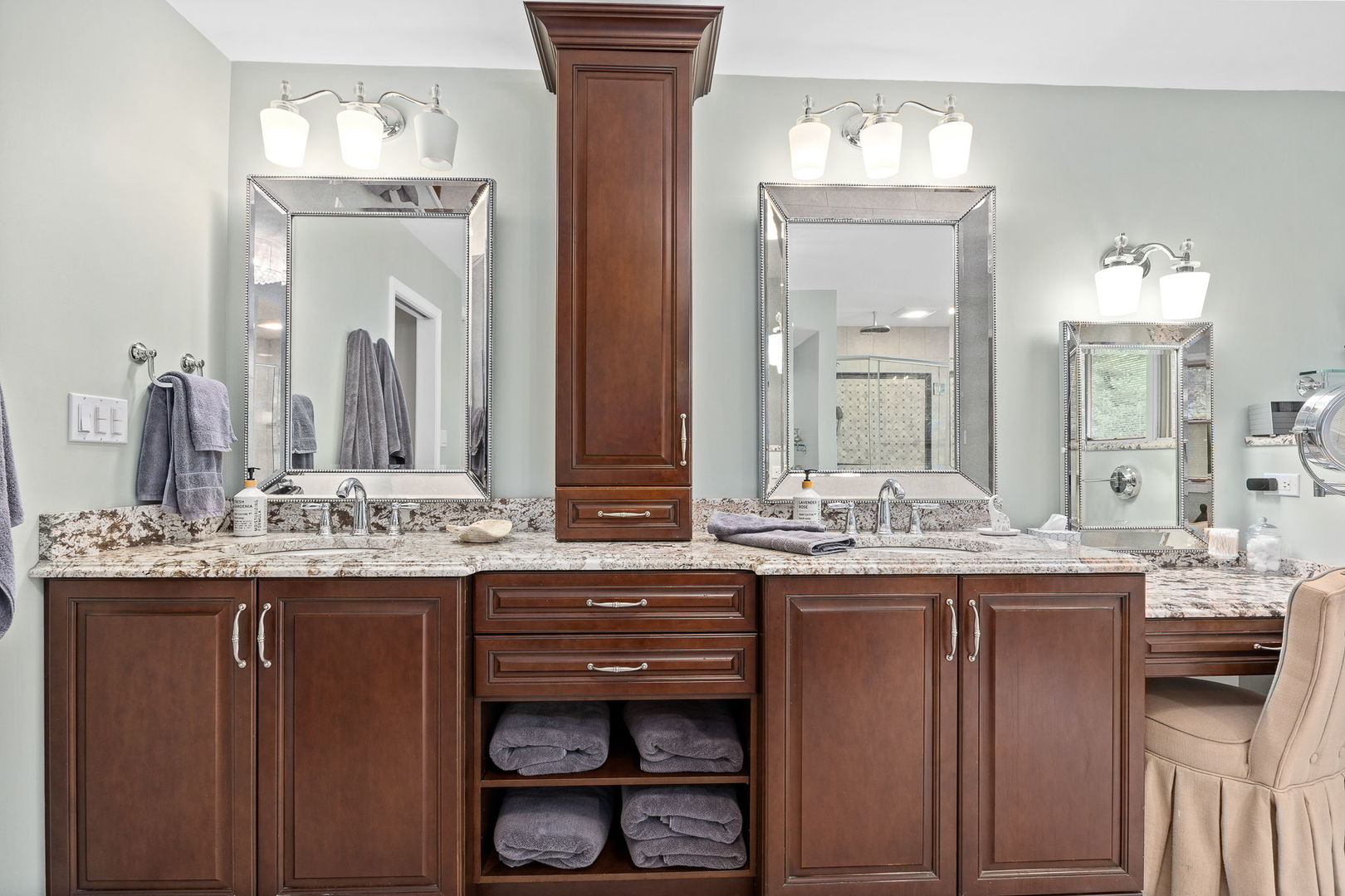 5454 Lee Avenue, Downers Grove, IL 60515