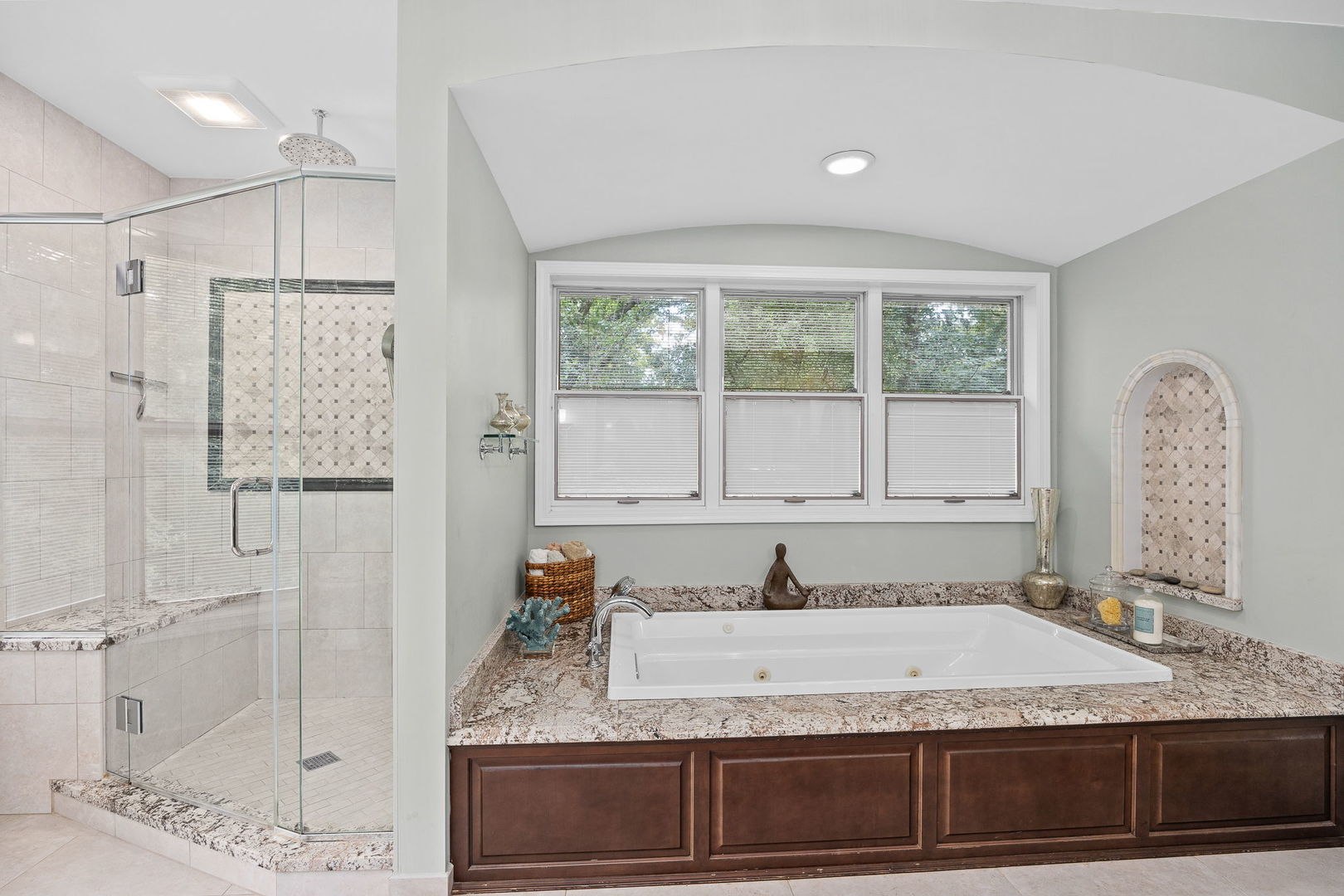 5454 Lee Avenue, Downers Grove, IL 60515