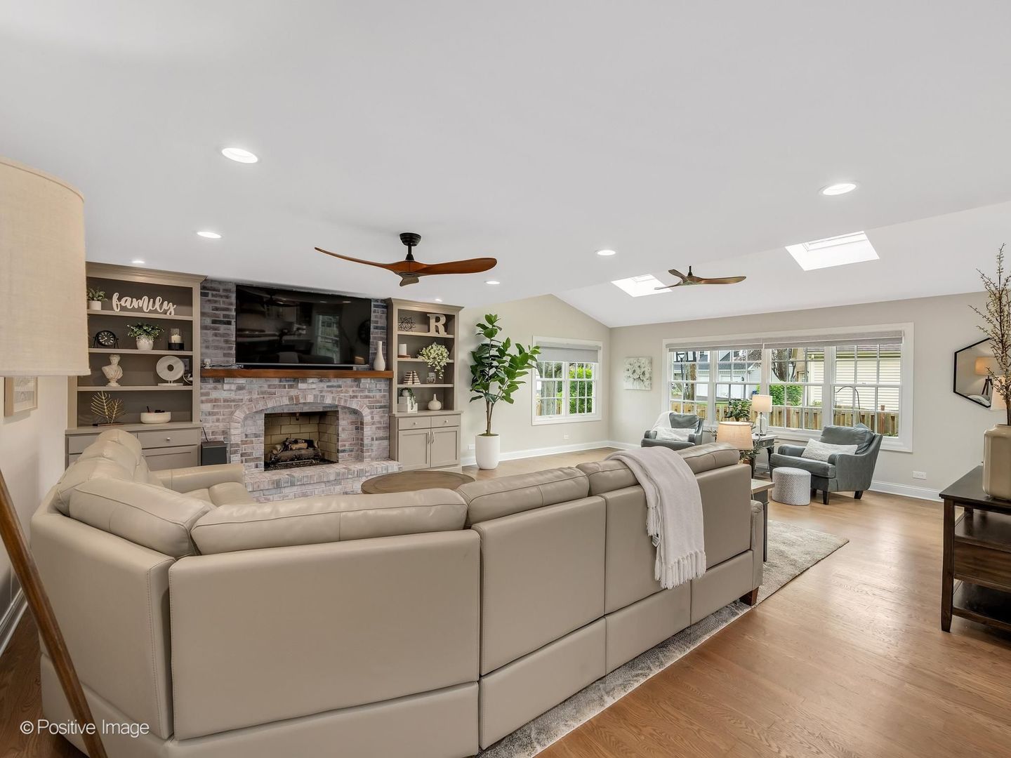 2017 Somerset Lane, Wheaton, IL 60189