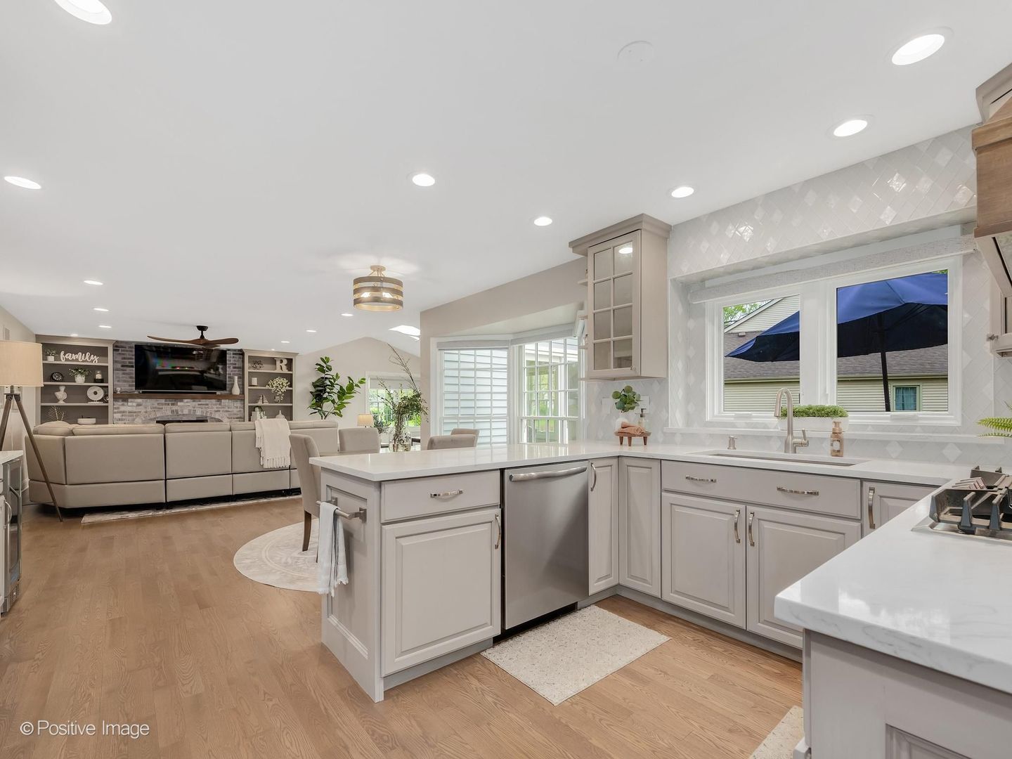 2017 Somerset Lane, Wheaton, IL 60189