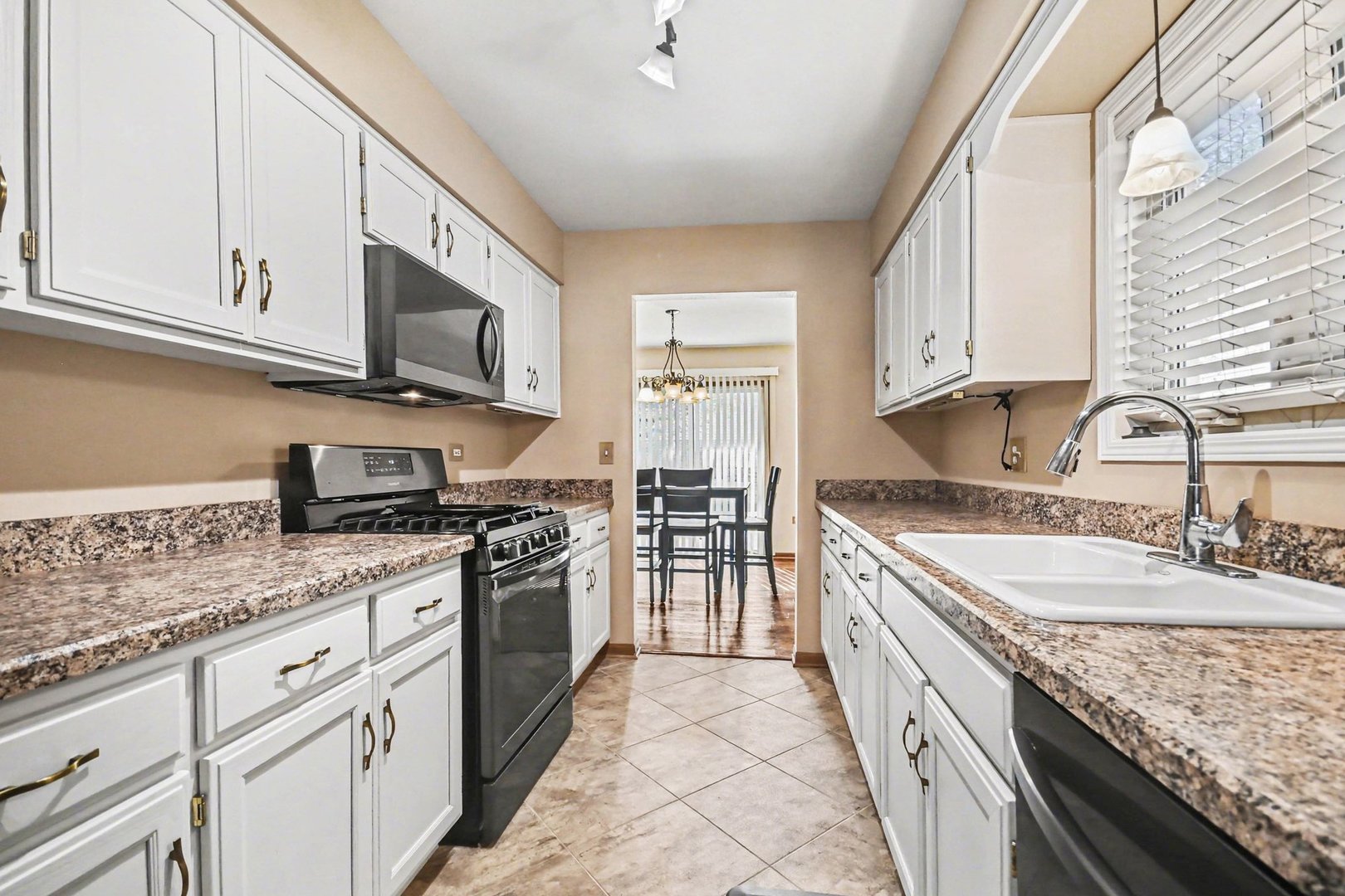 157 Saenz Lane #157, Joliet, IL 60436