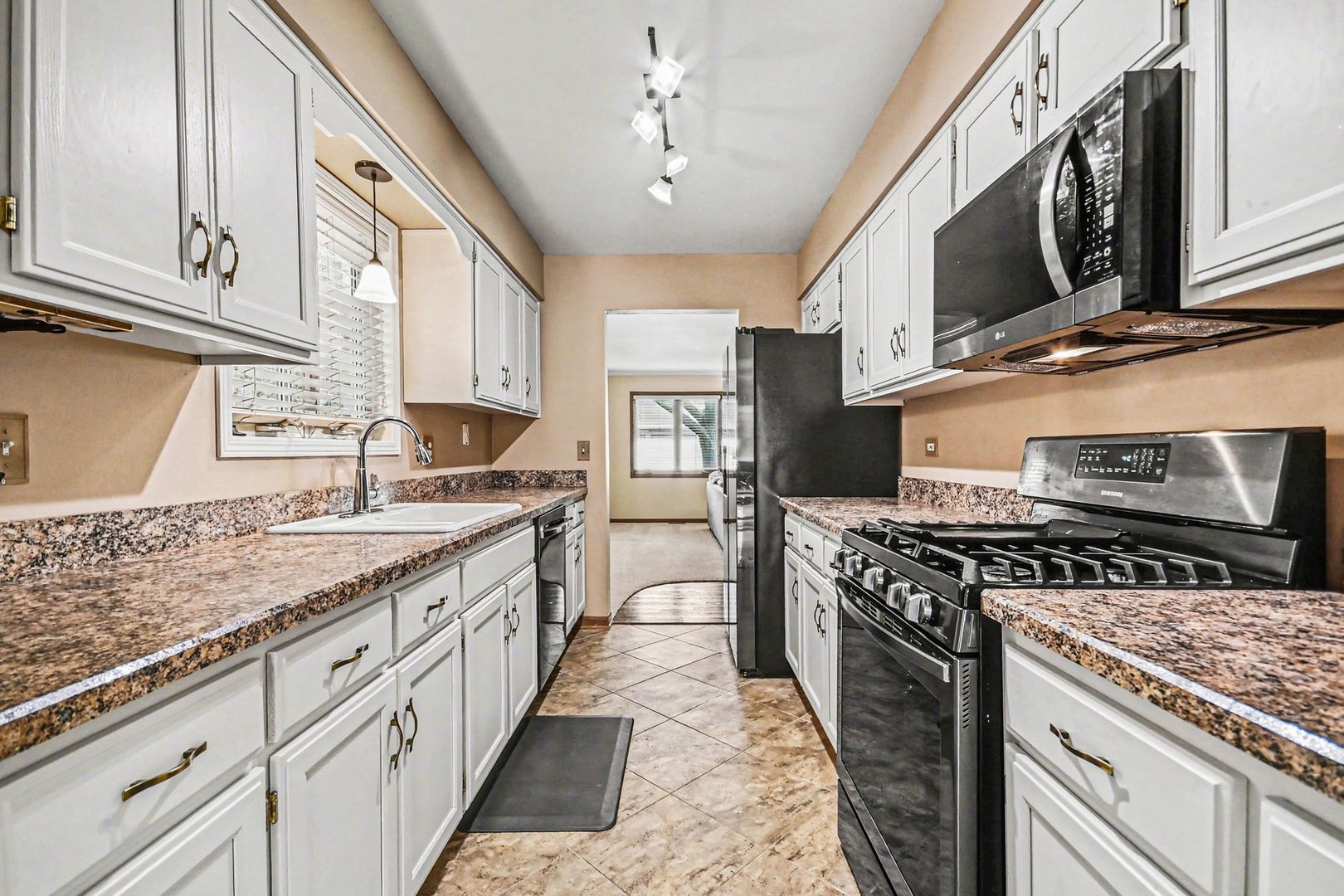 157 Saenz Lane #157, Joliet, IL 60436