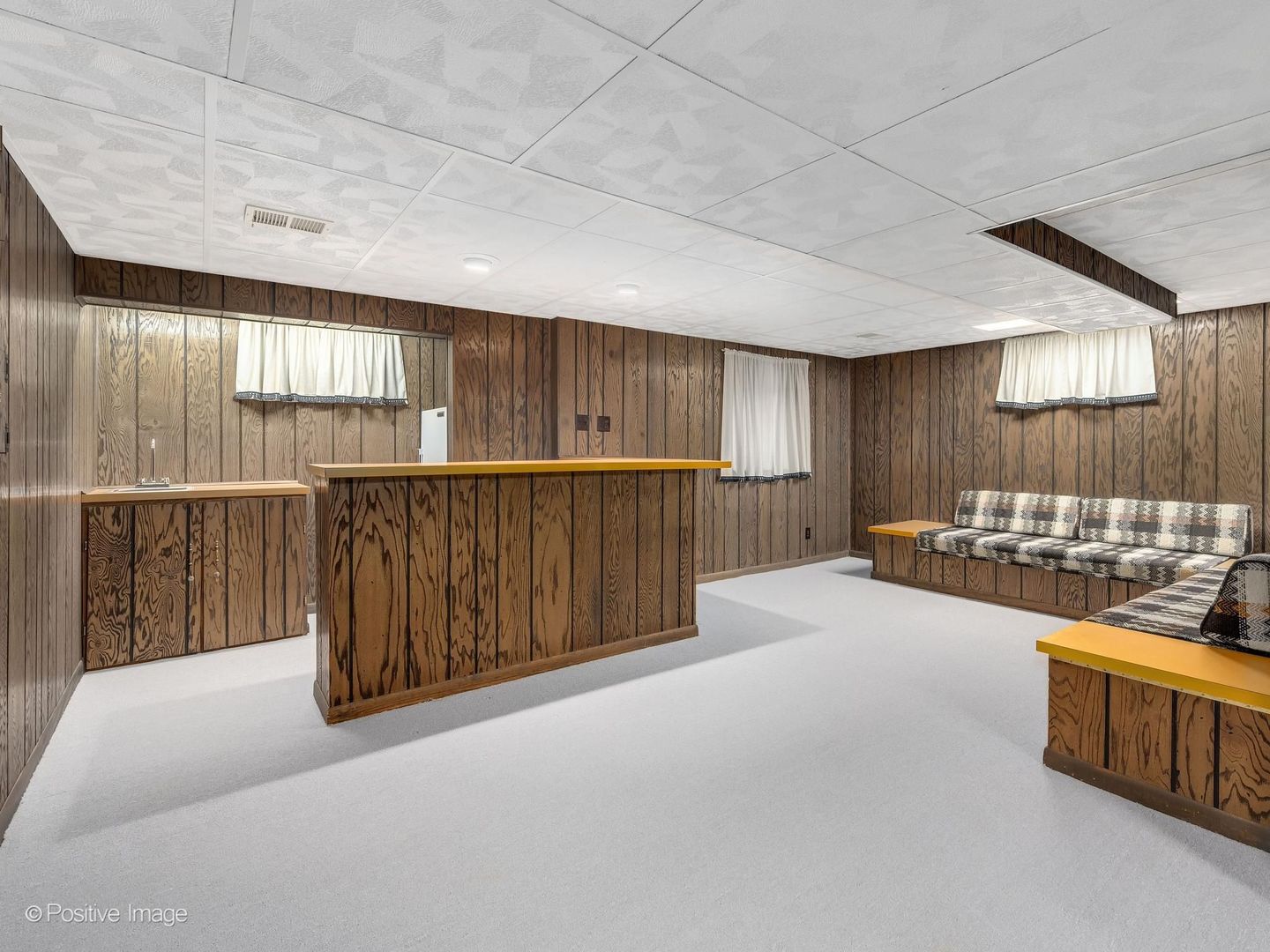 1903 Cheshire Lane, Wheaton, IL 60189