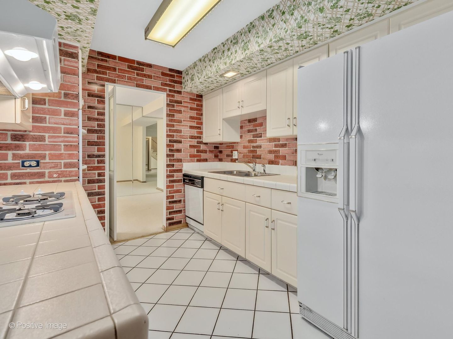 1903 Cheshire Lane, Wheaton, IL 60189