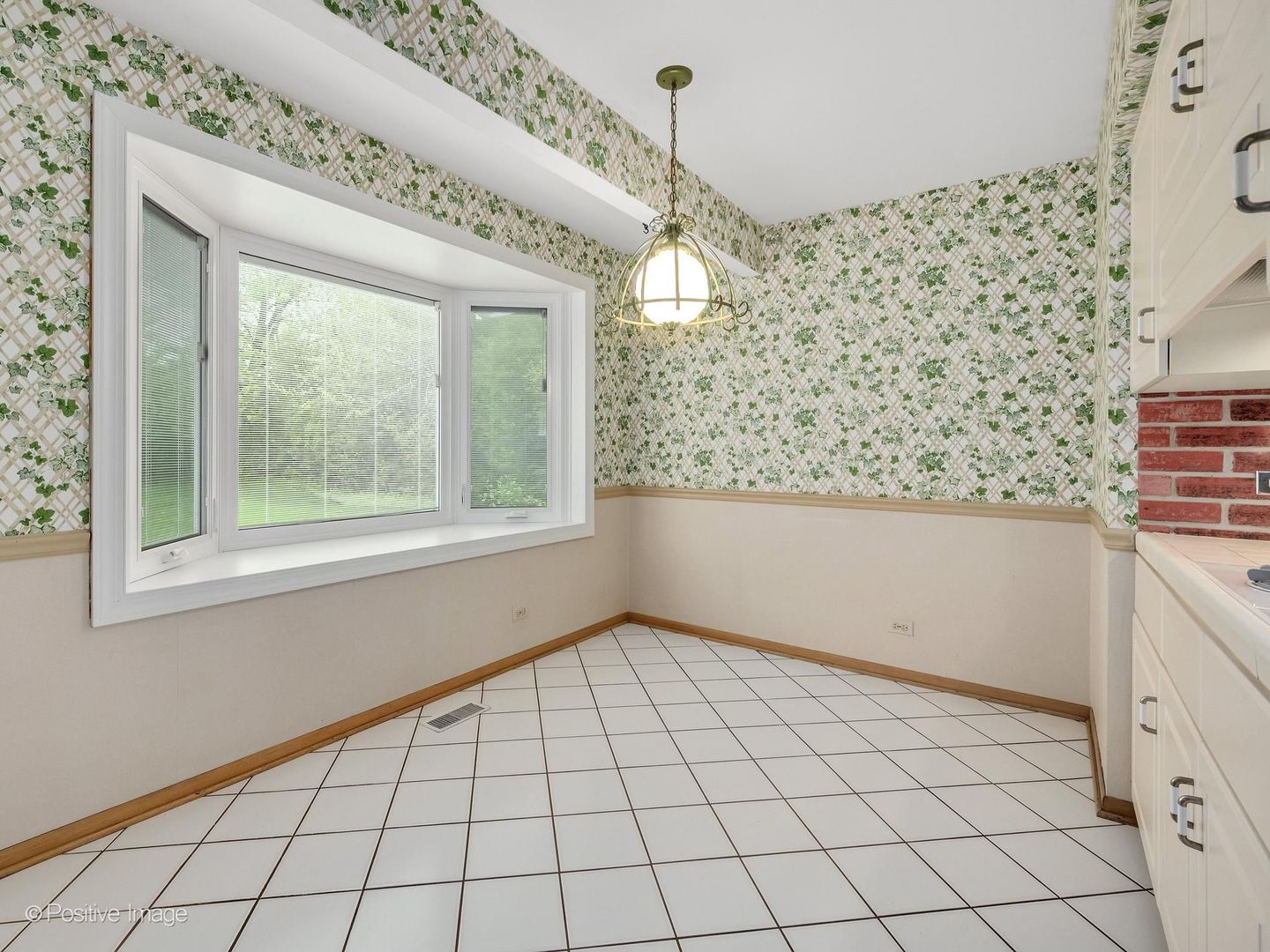 1903 Cheshire Lane, Wheaton, IL 60189