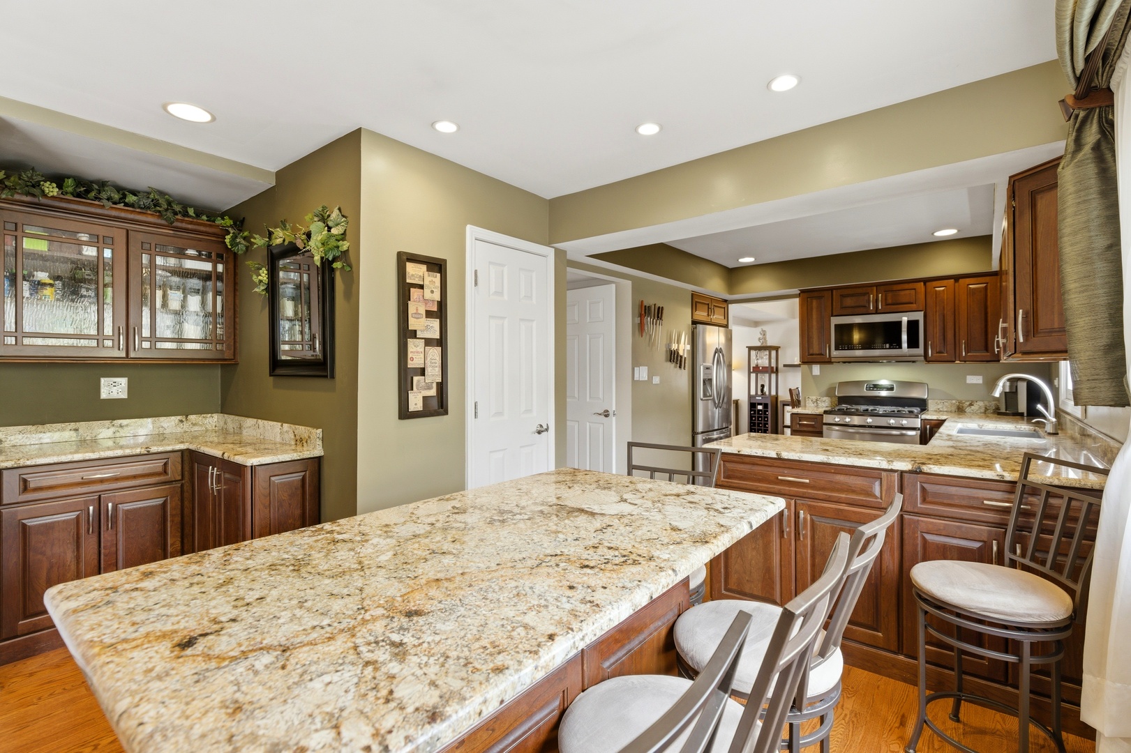 6900 Olde Gatehouse Road, Tinley Park, IL 60477