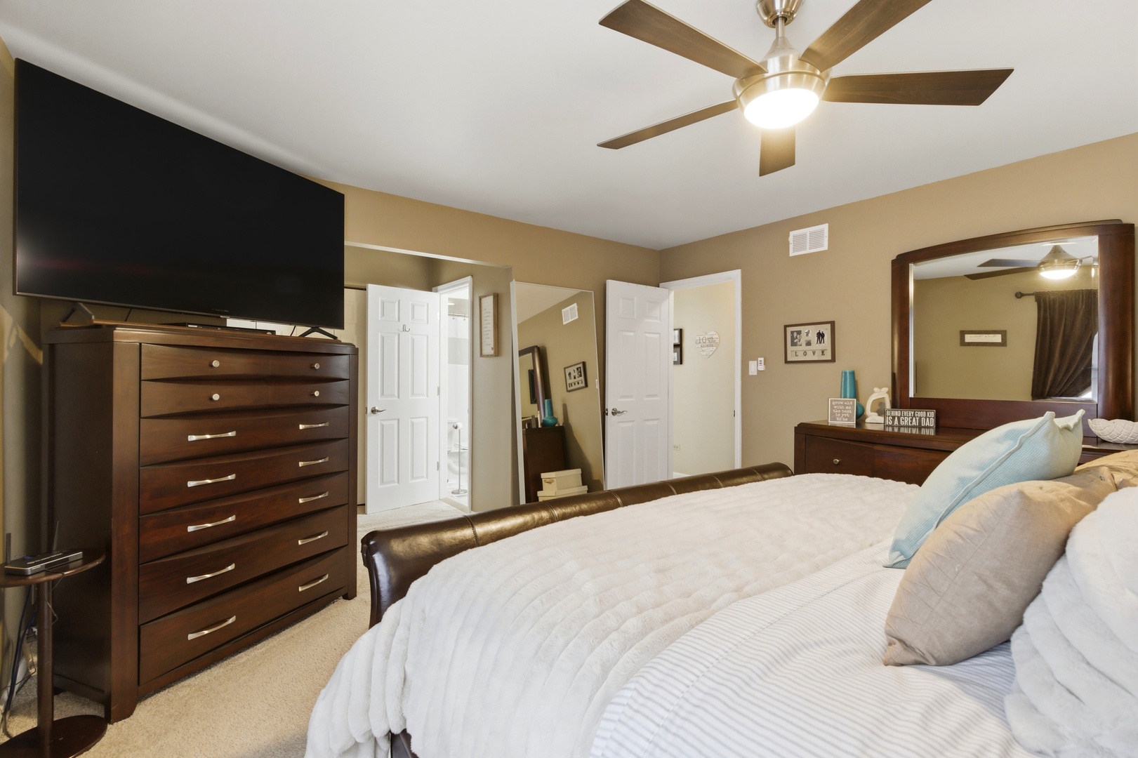 6900 Olde Gatehouse Road, Tinley Park, IL 60477