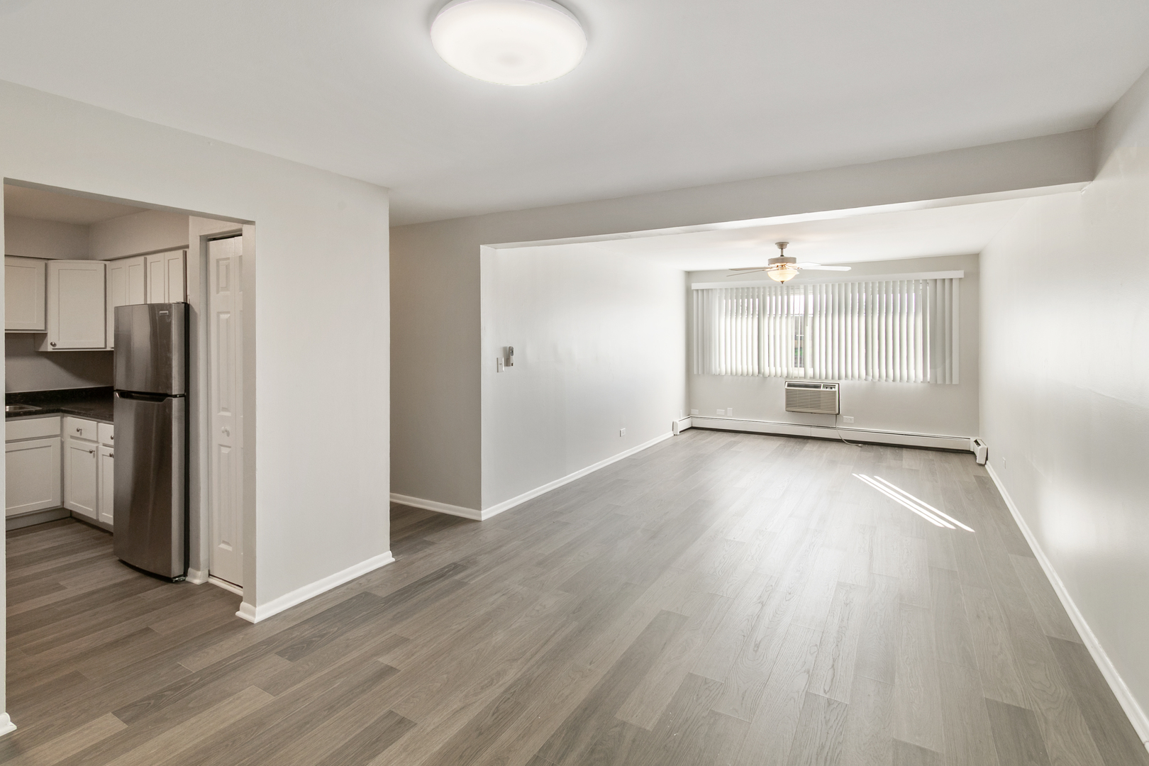 711 S Milwaukee Avenue #106, Libertyville, IL 60048