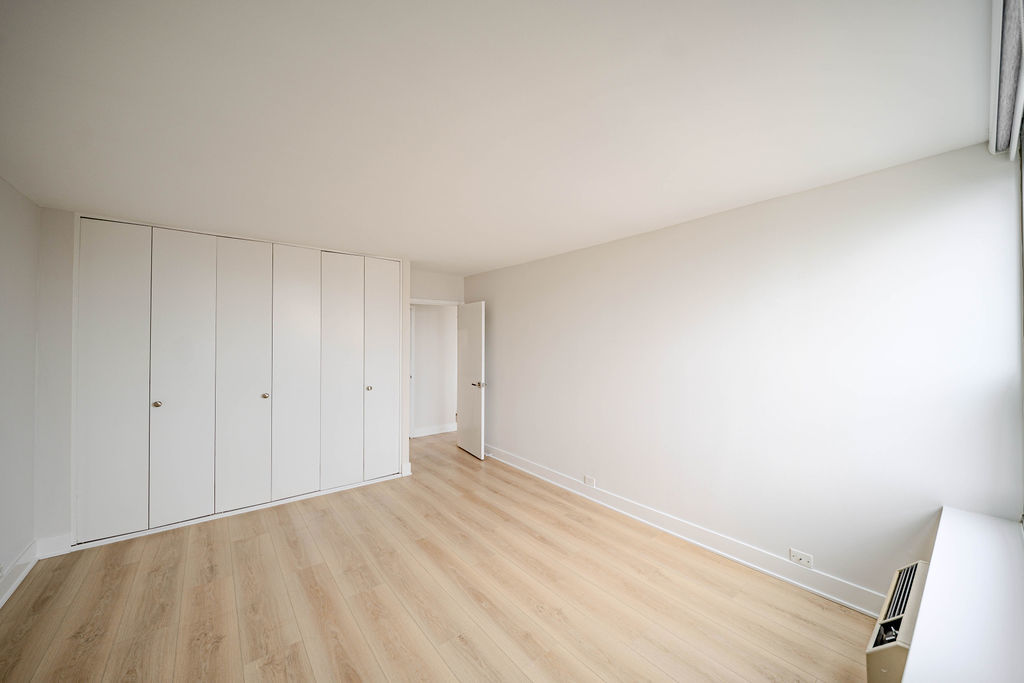 1255 N Sandburg Terrace #2606E, Chicago, IL 60610