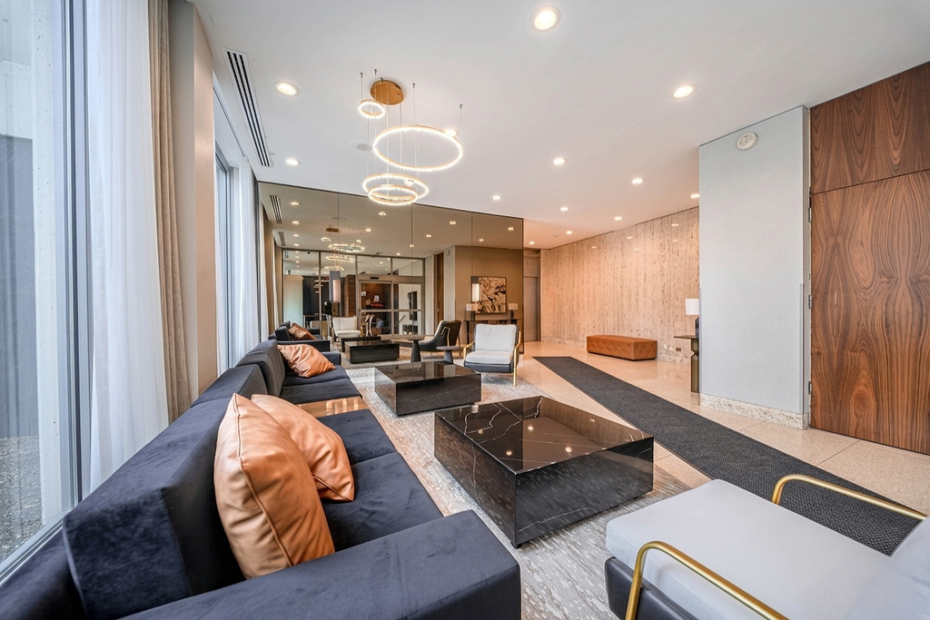 1255 N Sandburg Terrace #2606E, Chicago, IL 60610