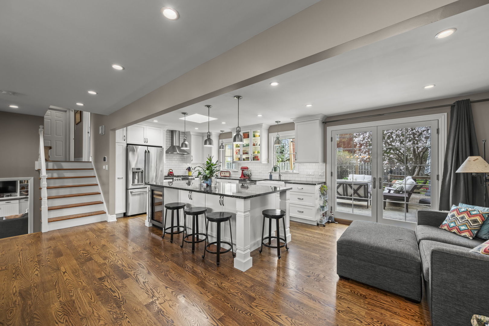 444 S Gibbons Avenue, Arlington Heights, IL 60004