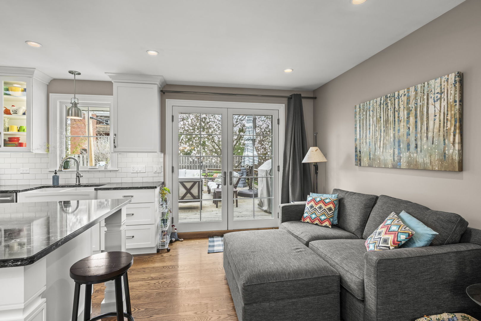 444 S Gibbons Avenue, Arlington Heights, IL 60004