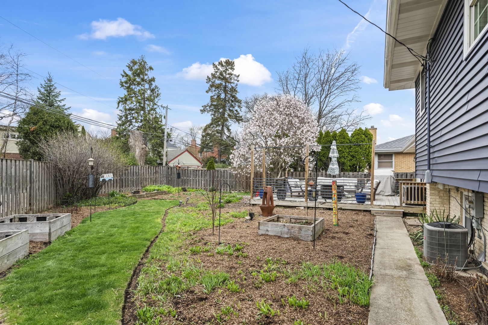 444 S Gibbons Avenue, Arlington Heights, IL 60004