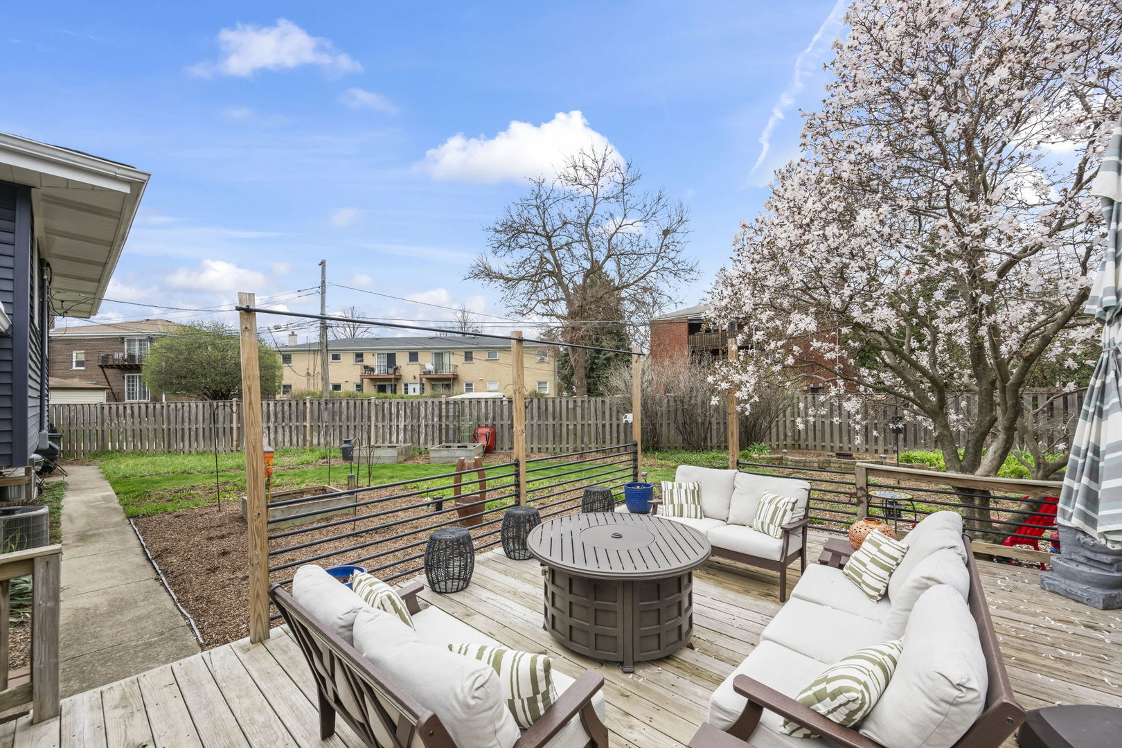 444 S Gibbons Avenue, Arlington Heights, IL 60004