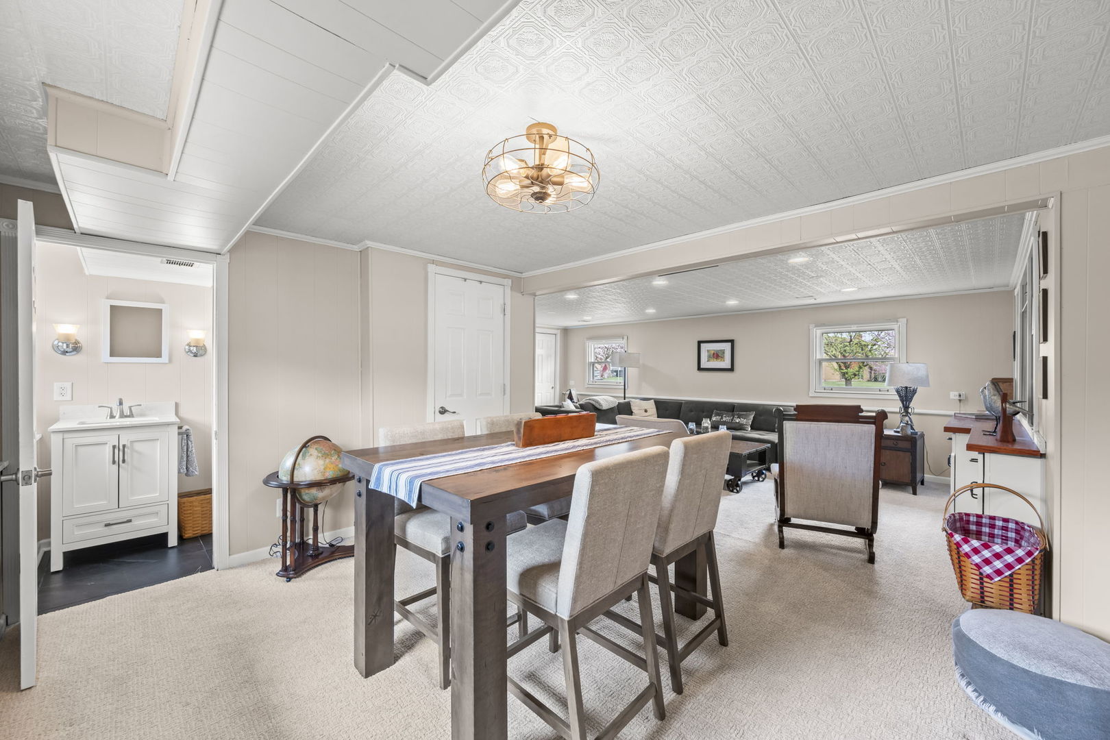 444 S Gibbons Avenue, Arlington Heights, IL 60004