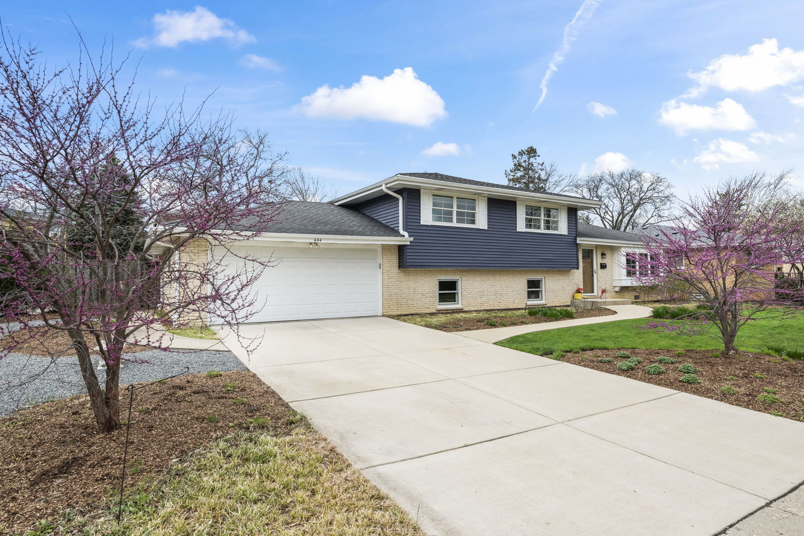 444 S Gibbons Avenue, Arlington Heights, IL 60004