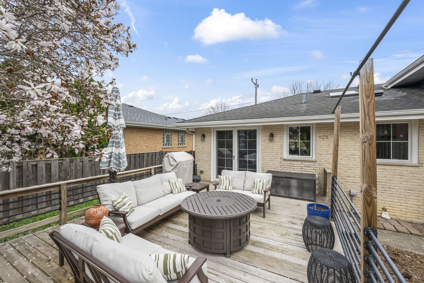 444 S Gibbons Avenue, Arlington Heights, IL 60004