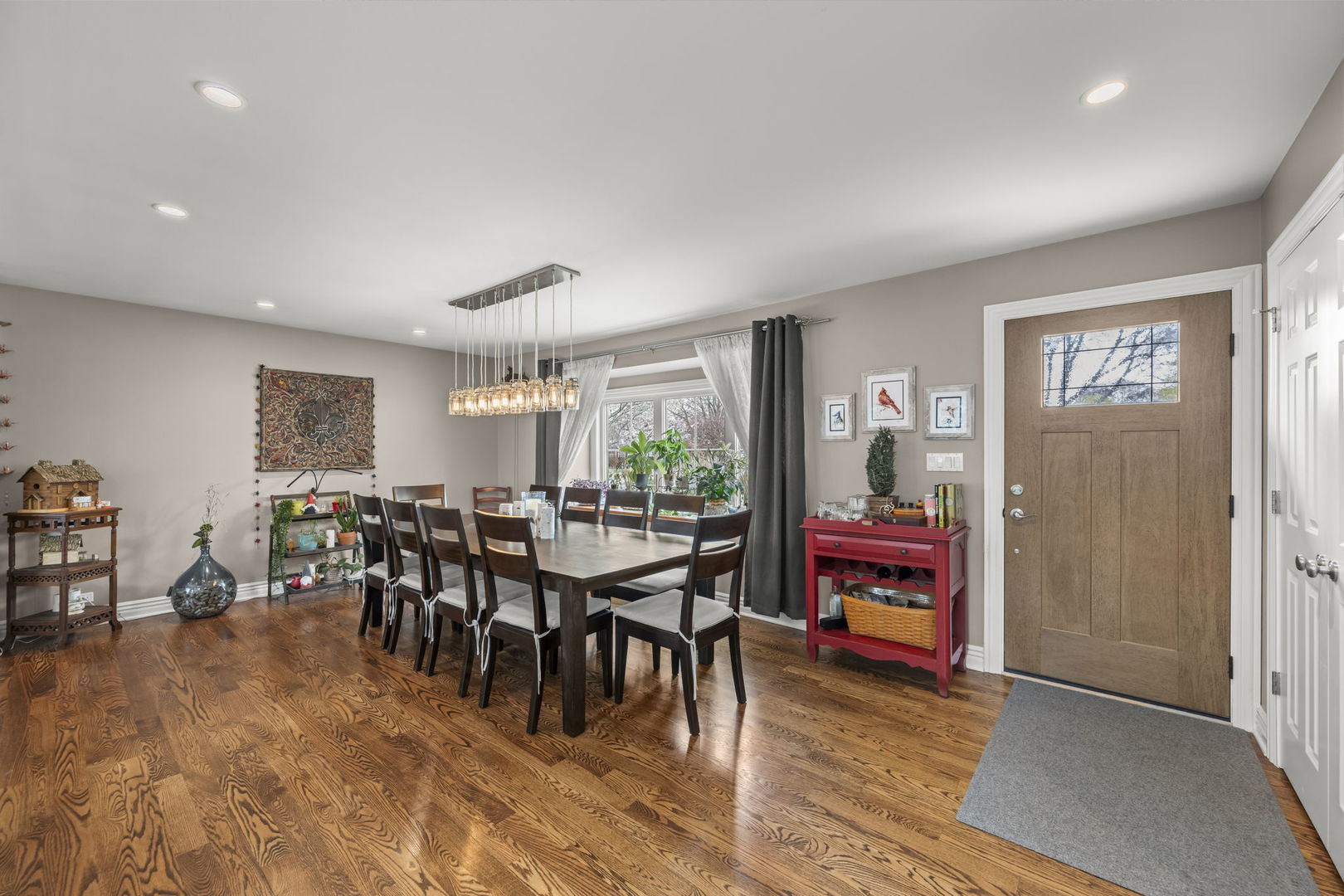 444 S Gibbons Avenue, Arlington Heights, IL 60004