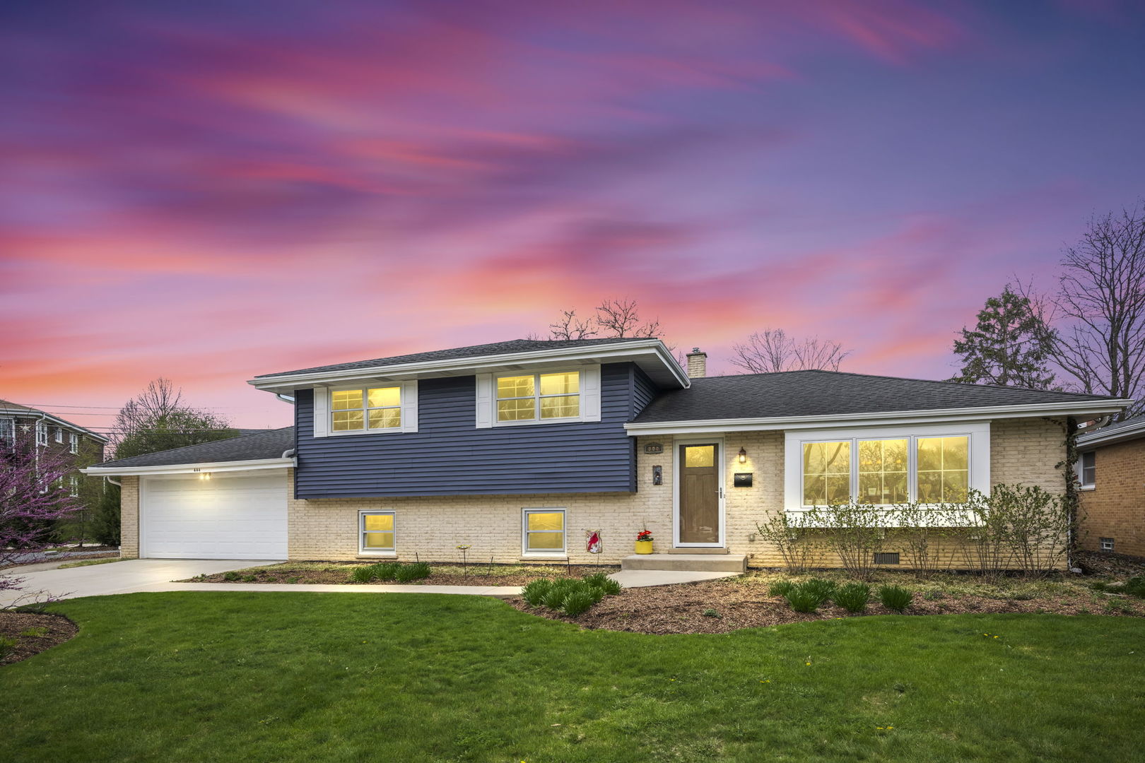 444 S Gibbons Avenue, Arlington Heights, IL 60004