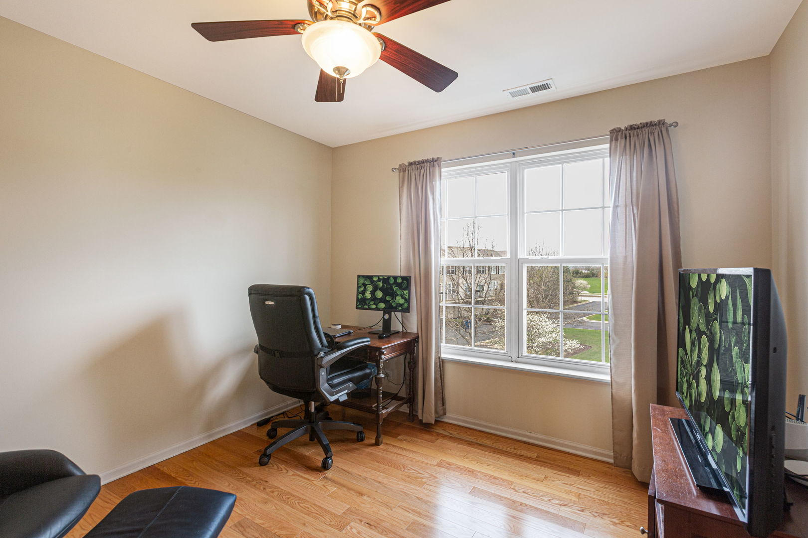 674 Lambert Lane, Bartlett, IL 60103