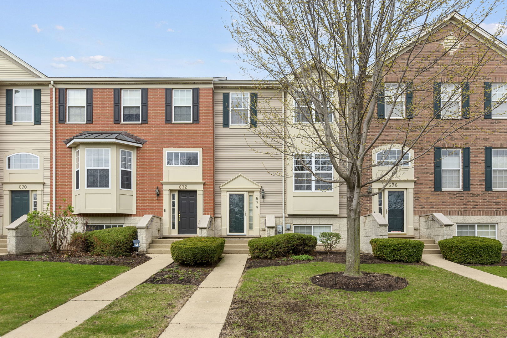 674 Lambert Lane, Bartlett, IL 60103