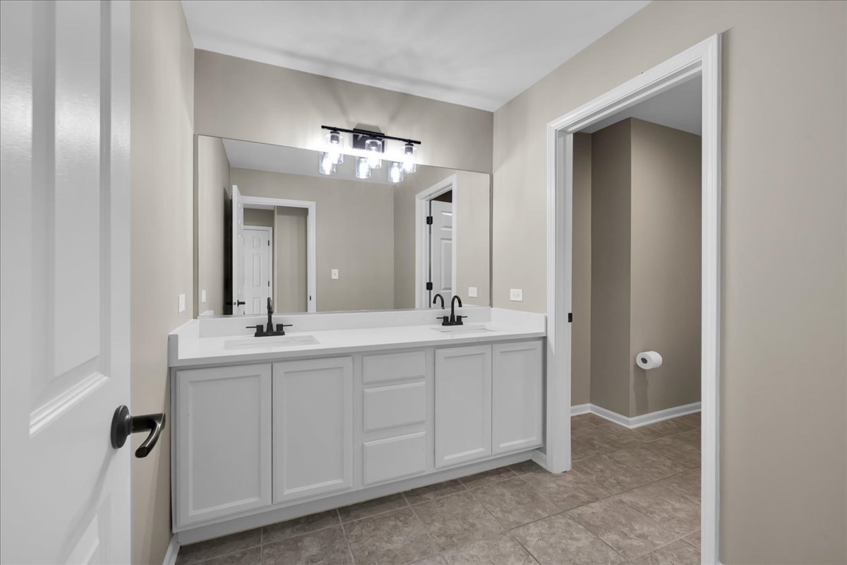 555 Bluestem Drive, Yorkville, IL 60560