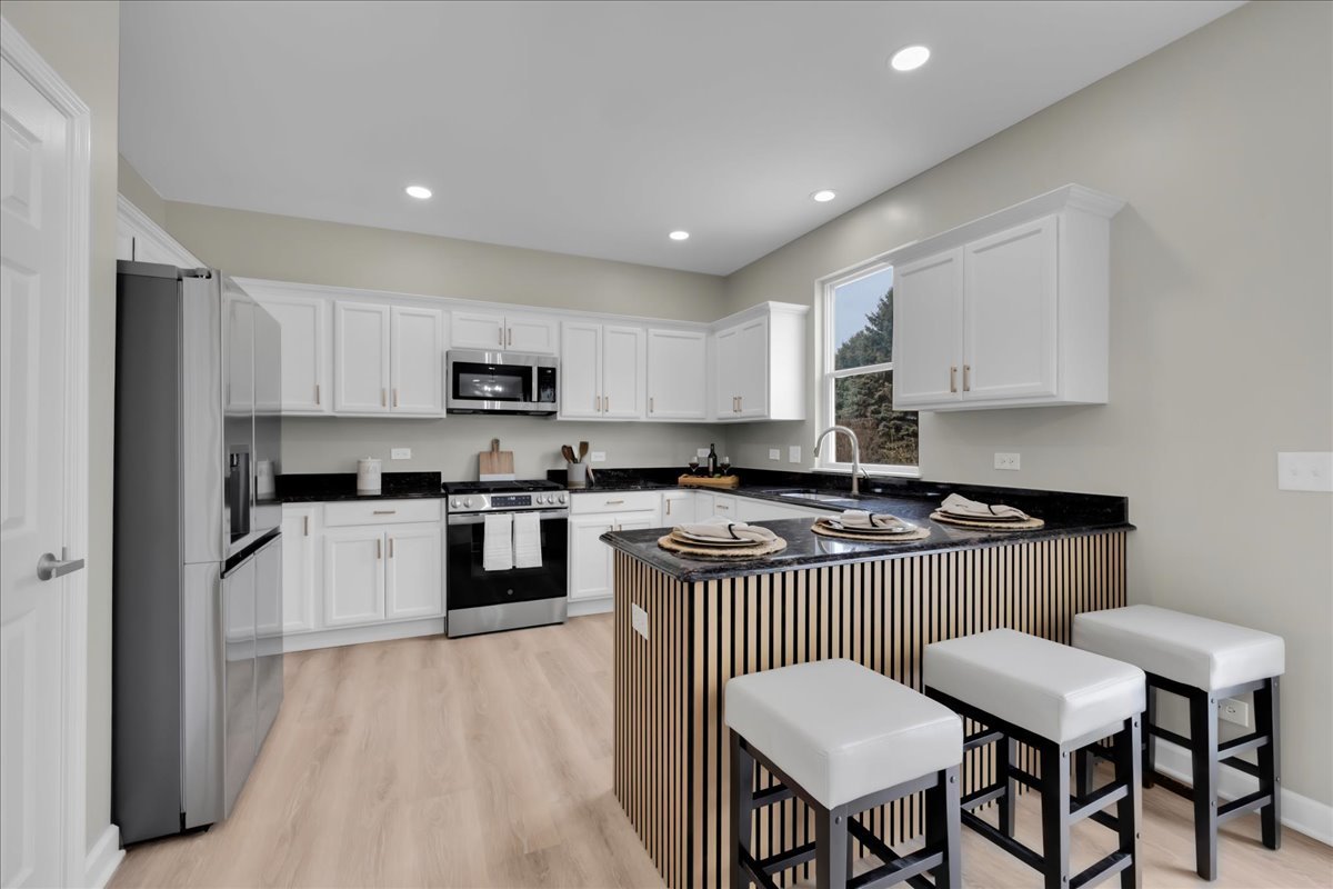 555 Bluestem Drive, Yorkville, IL 60560