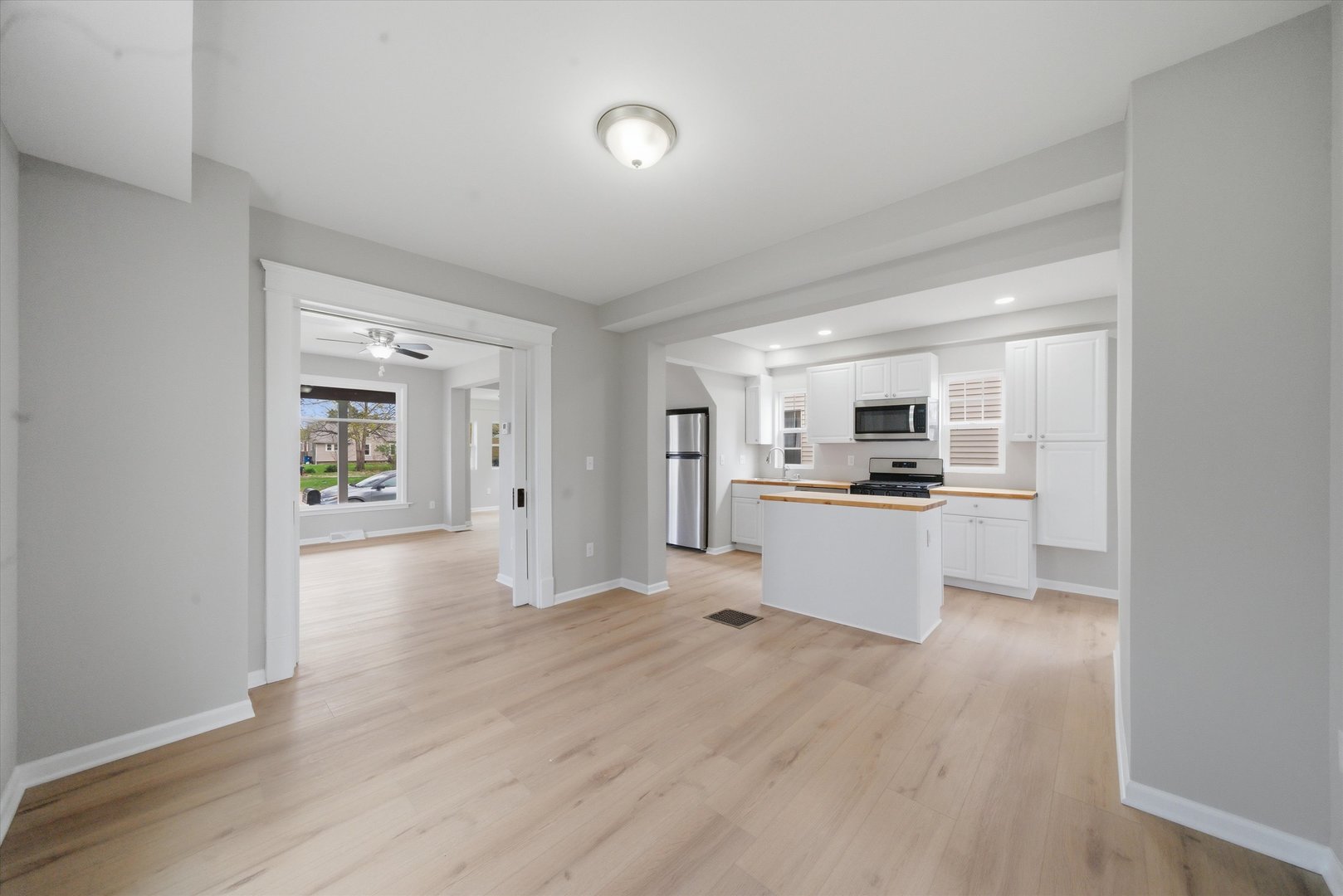 323 Douglas Avenue, Dixon, IL 61021