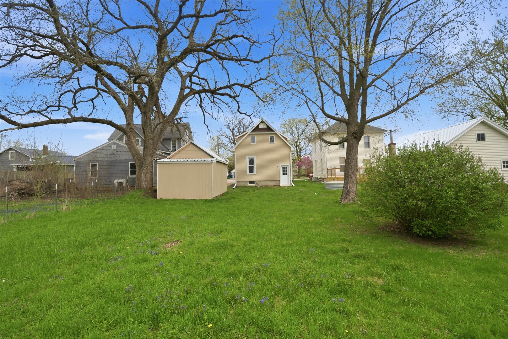 323 Douglas Avenue, Dixon, IL 61021