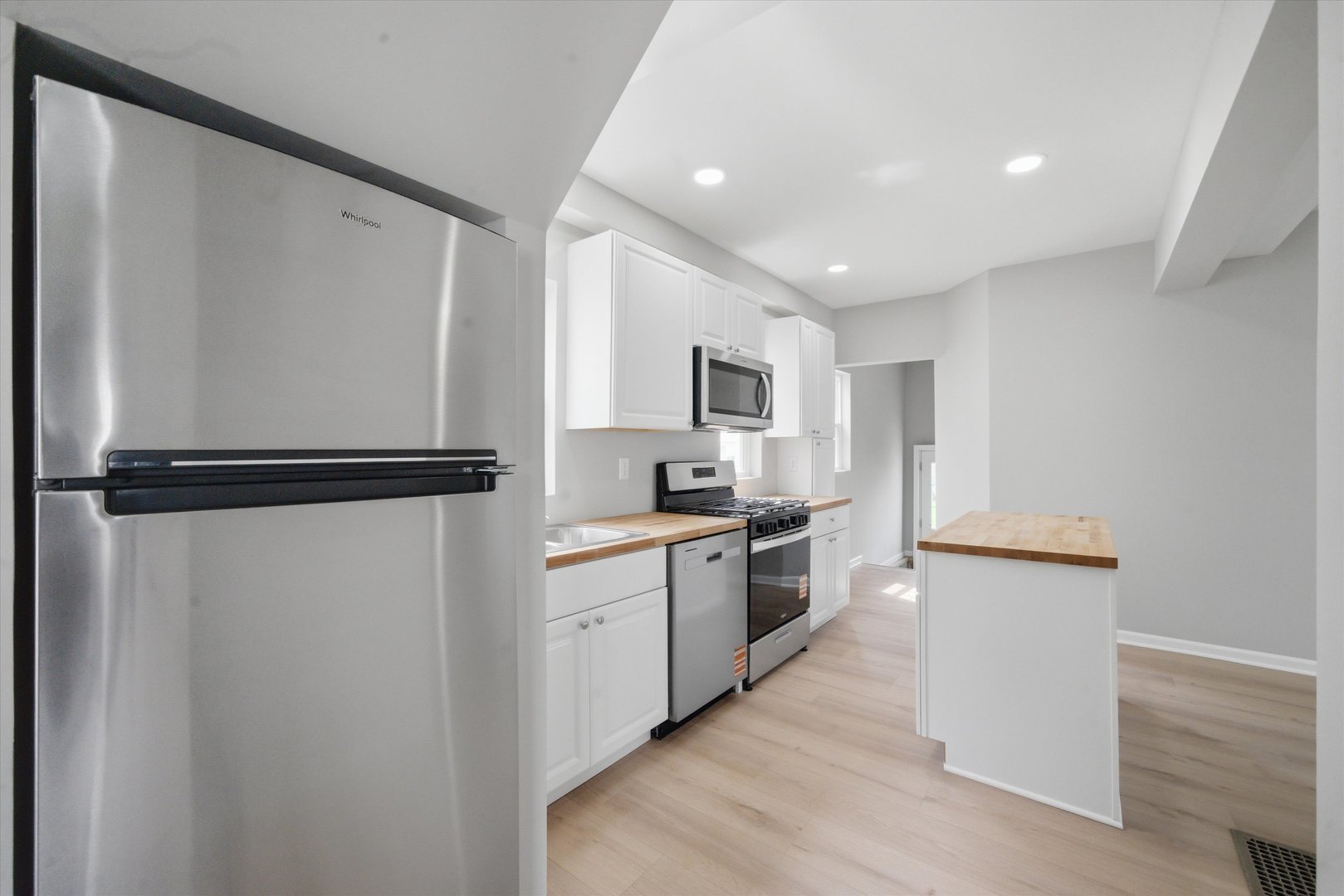 323 Douglas Avenue, Dixon, IL 61021