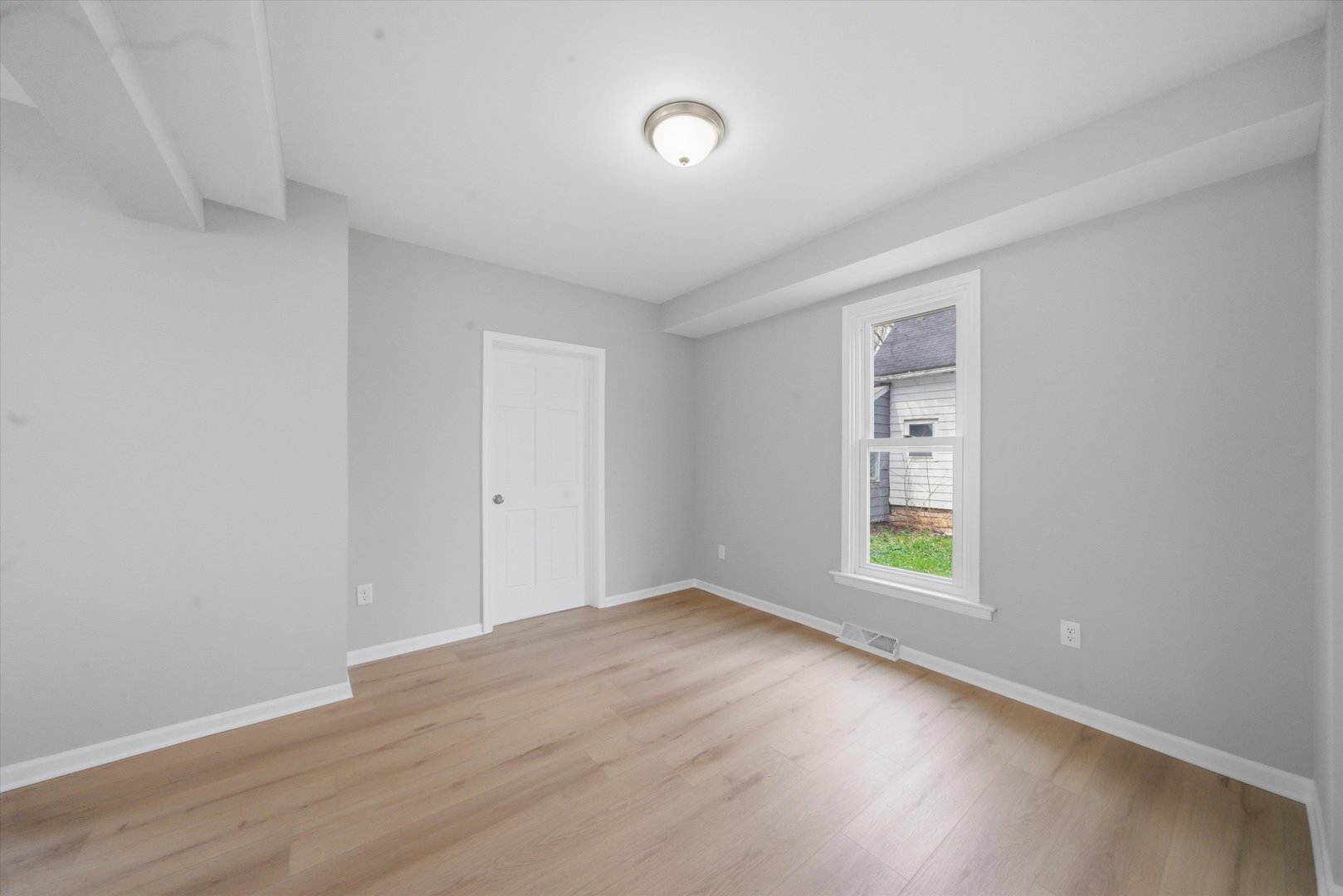 323 Douglas Avenue, Dixon, IL 61021