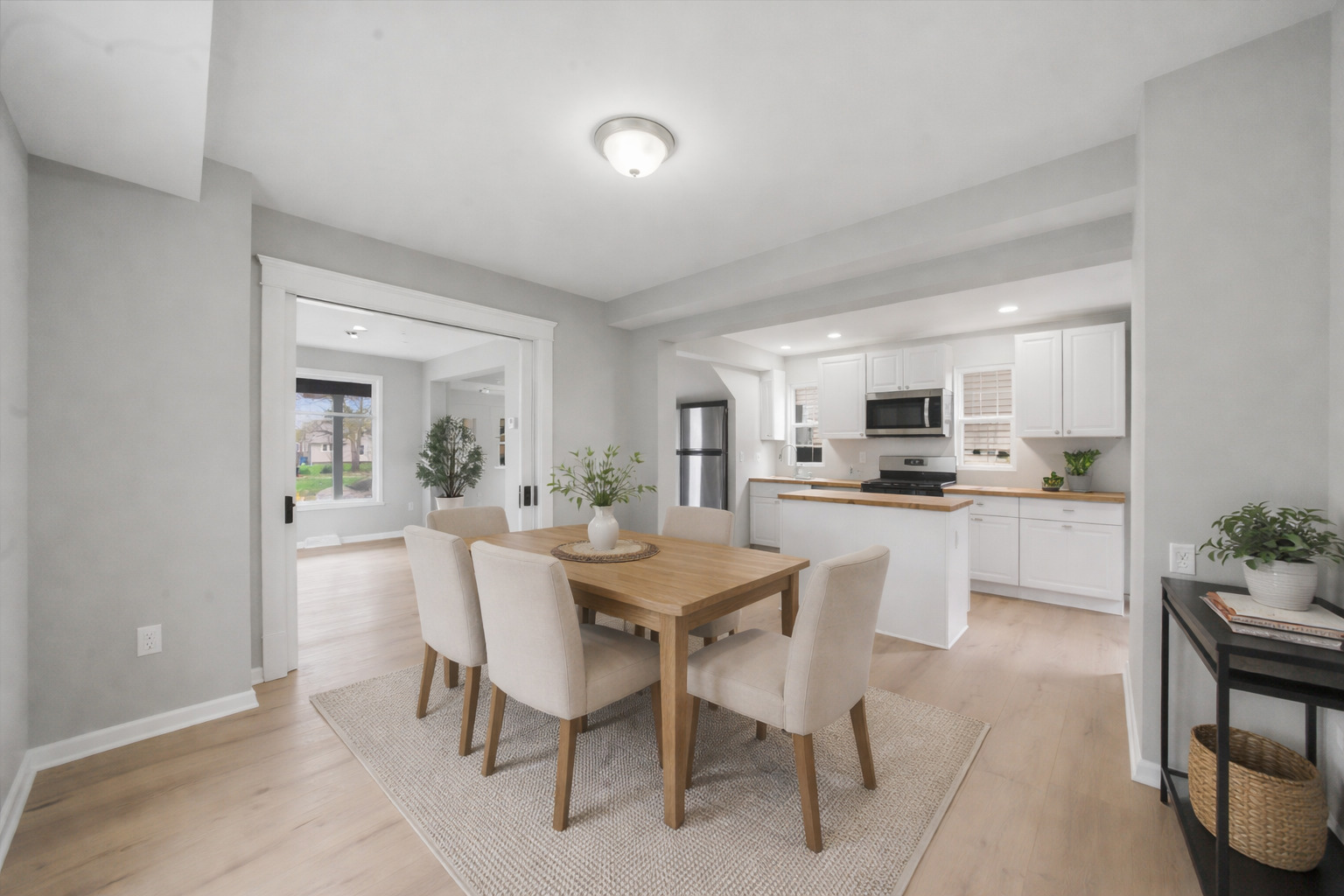 323 Douglas Avenue, Dixon, IL 61021