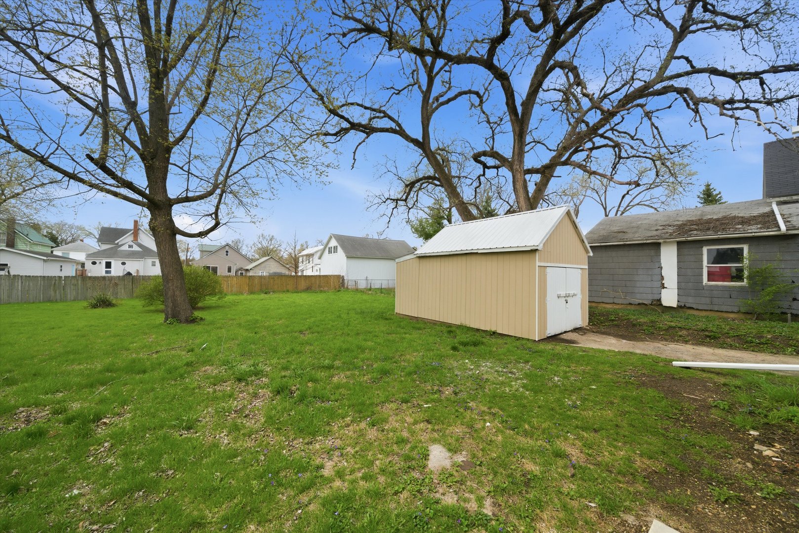 323 Douglas Avenue, Dixon, IL 61021
