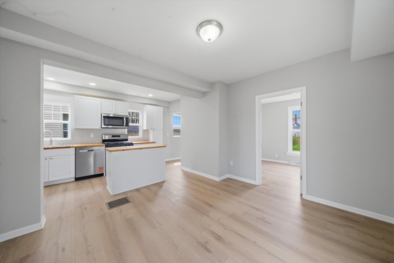 323 Douglas Avenue, Dixon, IL 61021