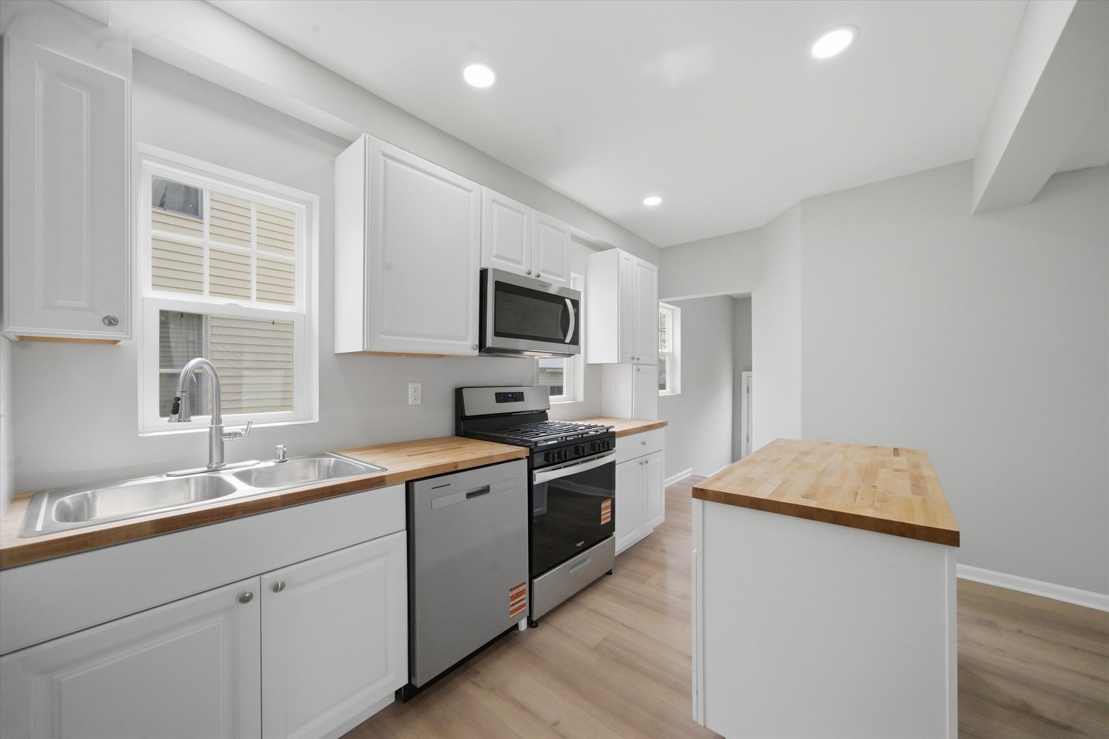 323 Douglas Avenue, Dixon, IL 61021