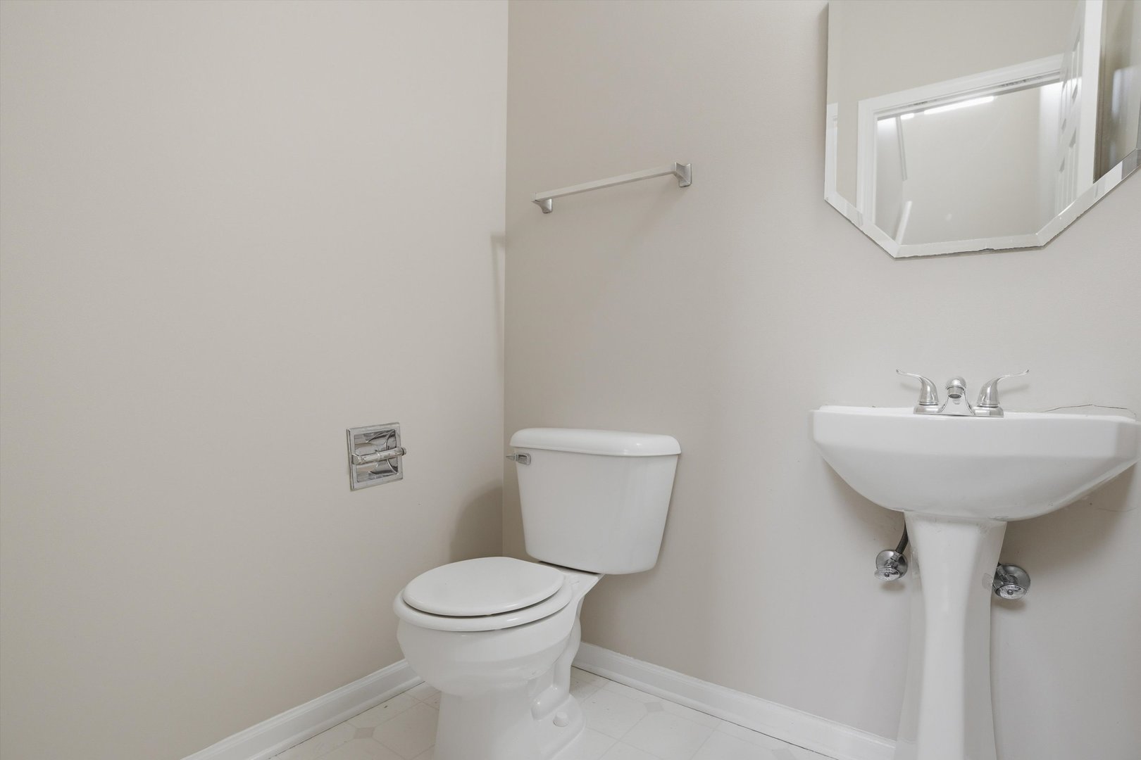 2720 N Greenwood Avenue, Arlington Heights, IL 60004