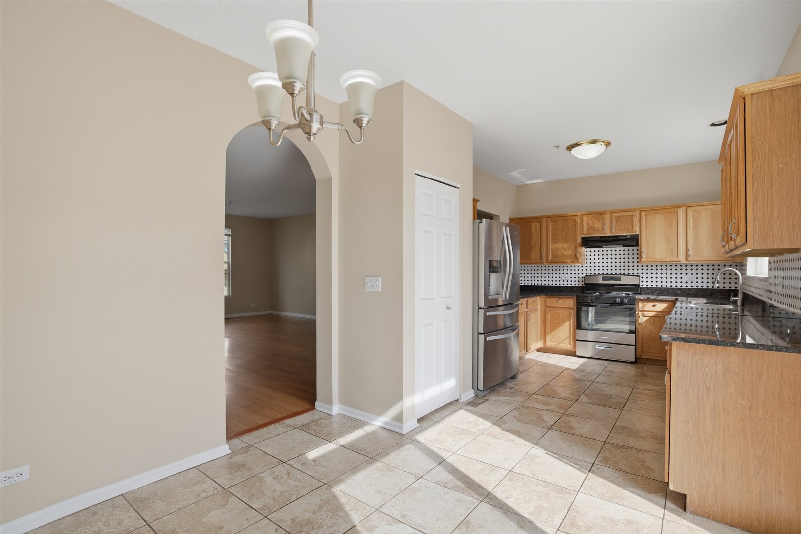 2720 N Greenwood Avenue, Arlington Heights, IL 60004