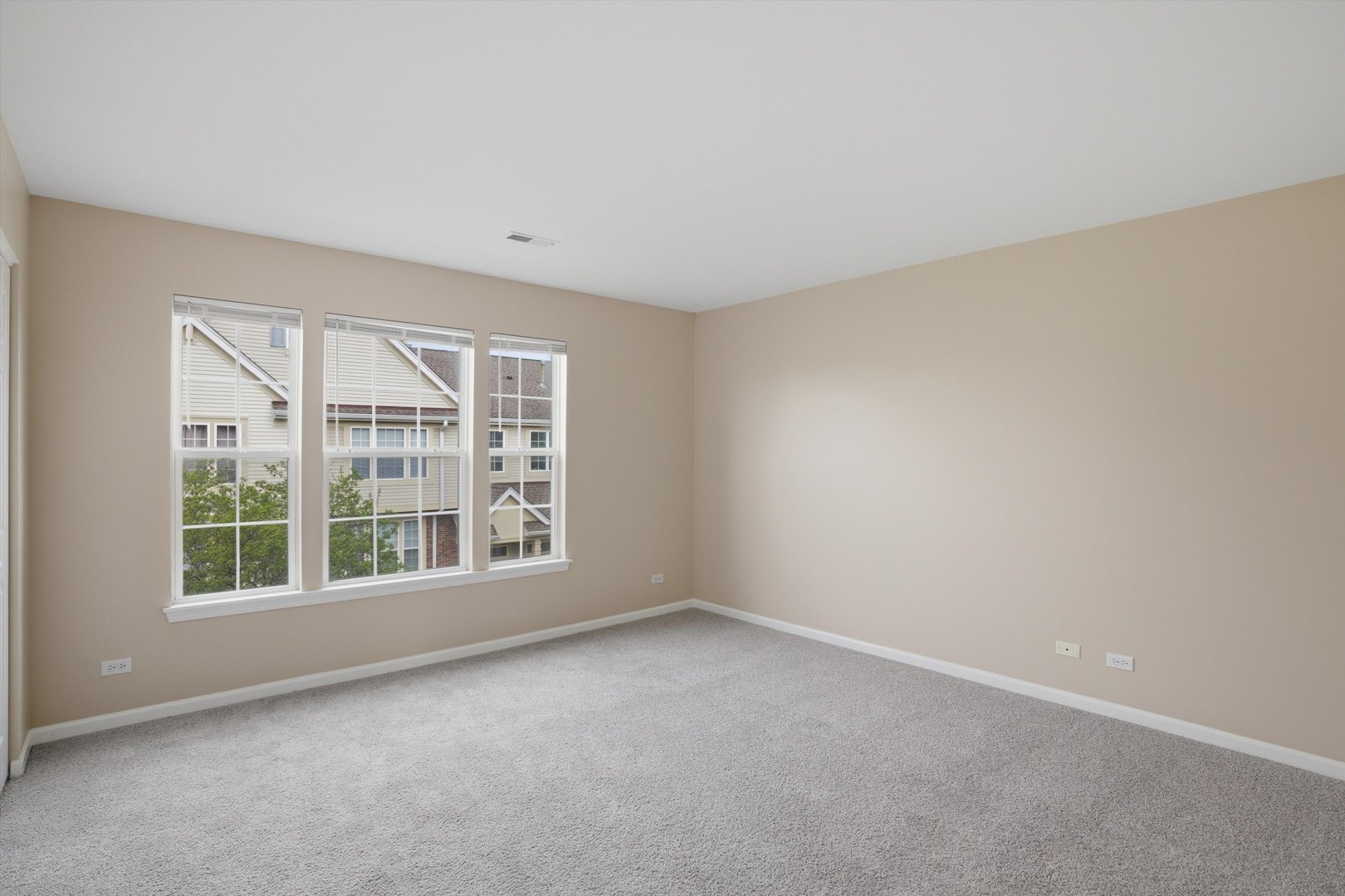 2720 N Greenwood Avenue, Arlington Heights, IL 60004