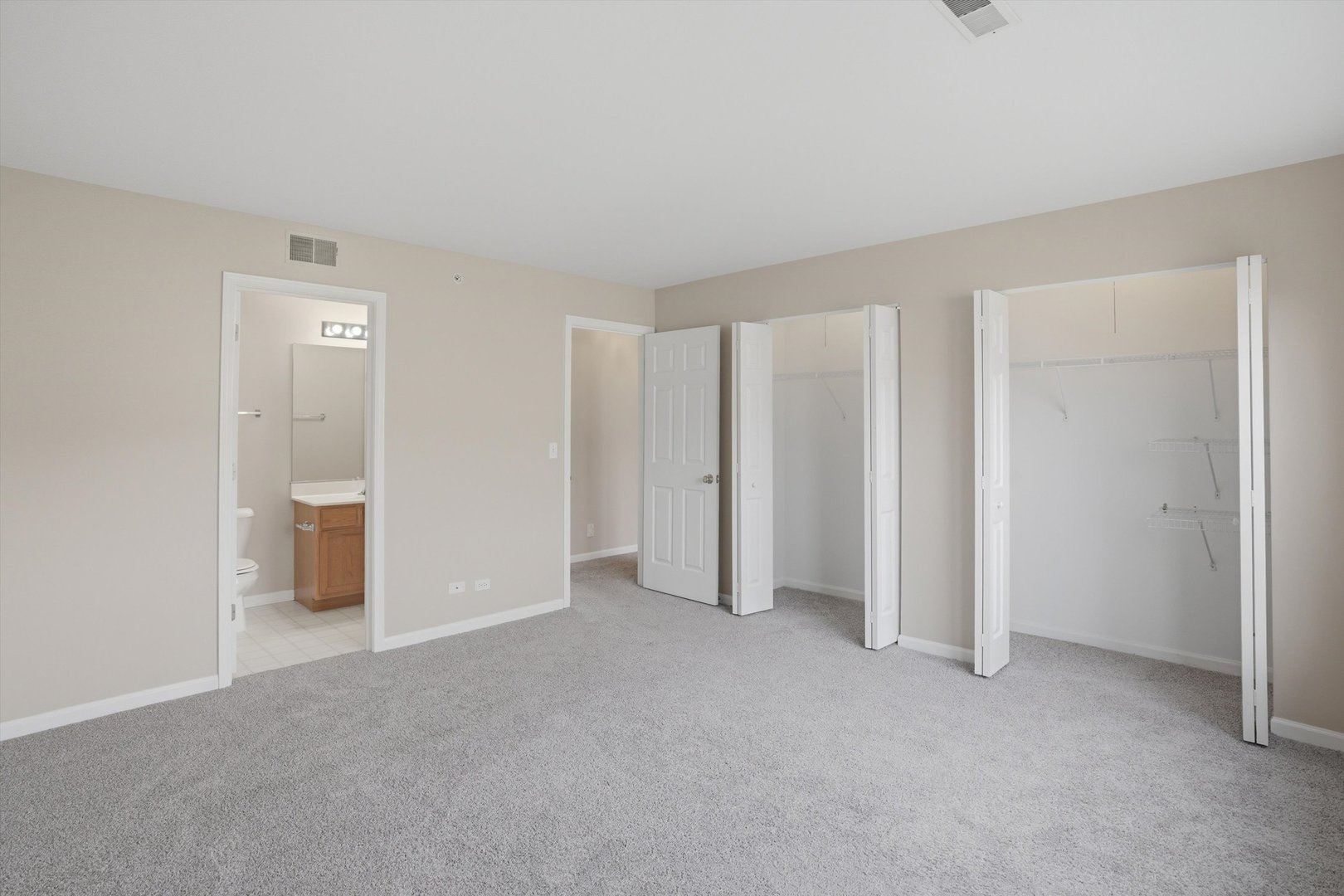 2720 N Greenwood Avenue, Arlington Heights, IL 60004