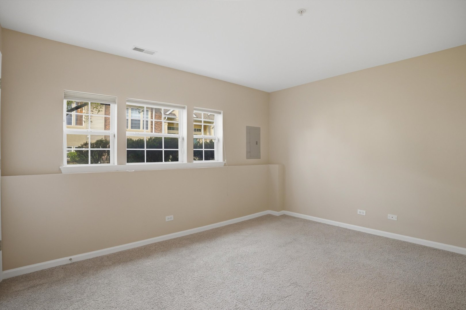 2720 N Greenwood Avenue, Arlington Heights, IL 60004