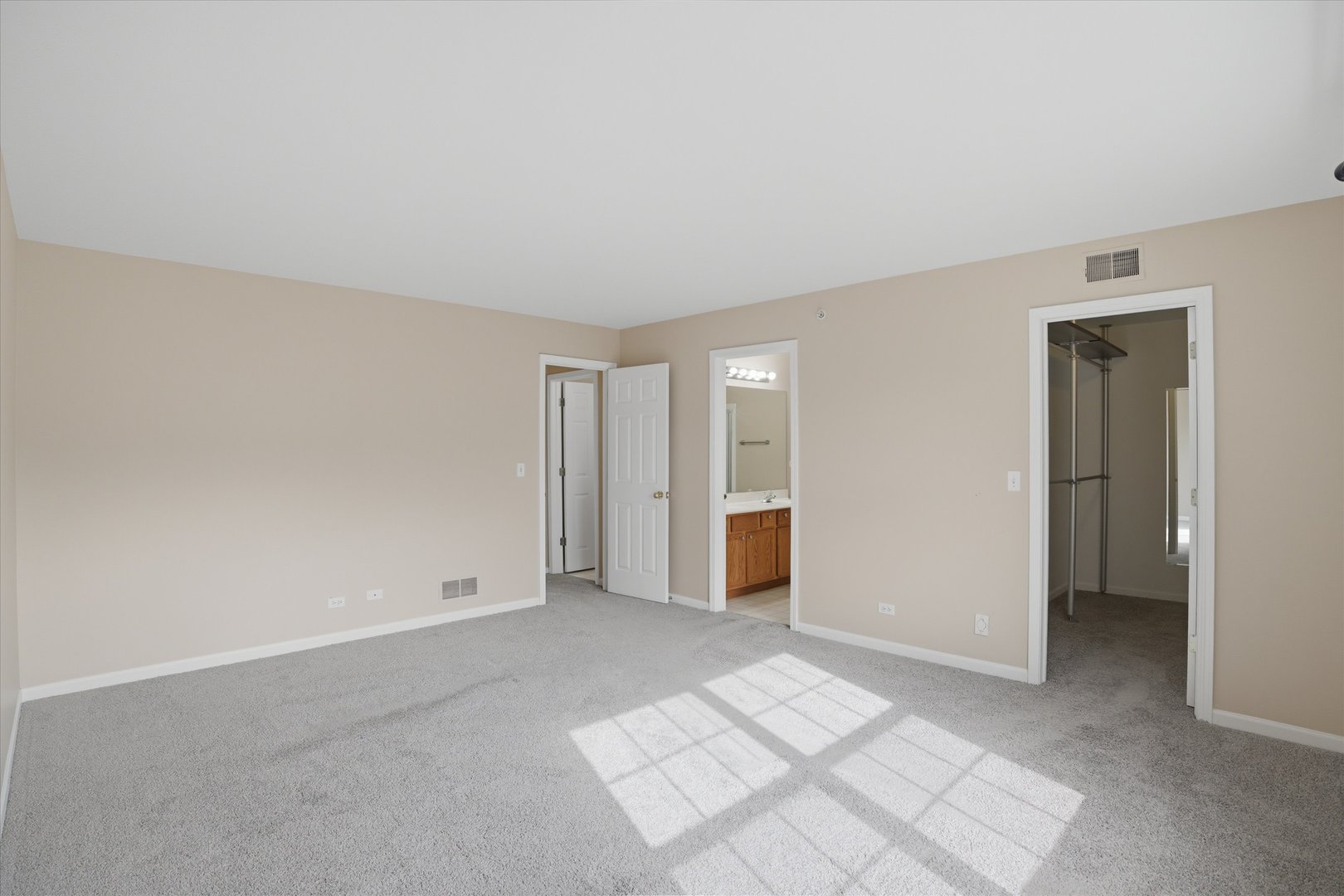 2720 N Greenwood Avenue, Arlington Heights, IL 60004