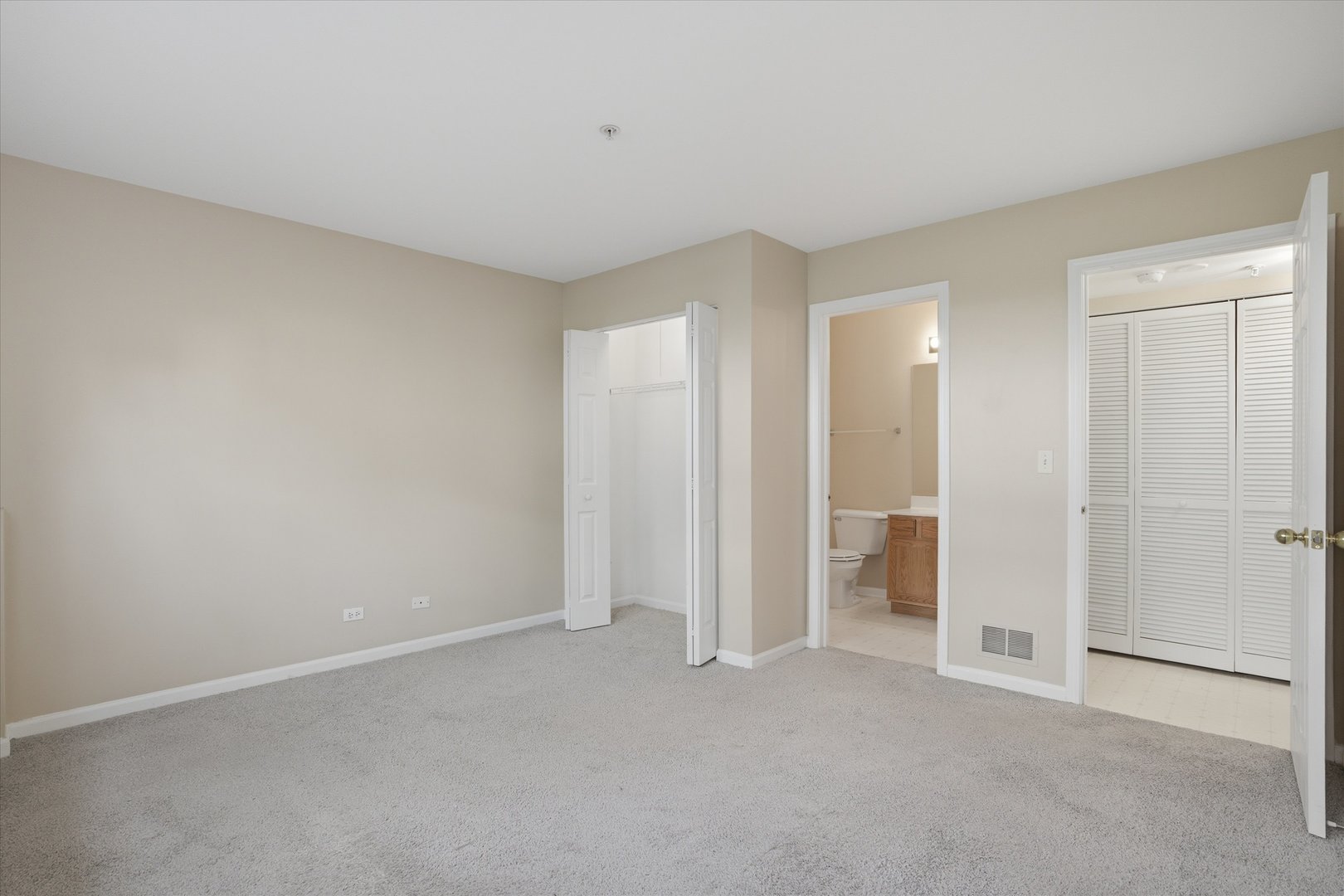 2720 N Greenwood Avenue, Arlington Heights, IL 60004