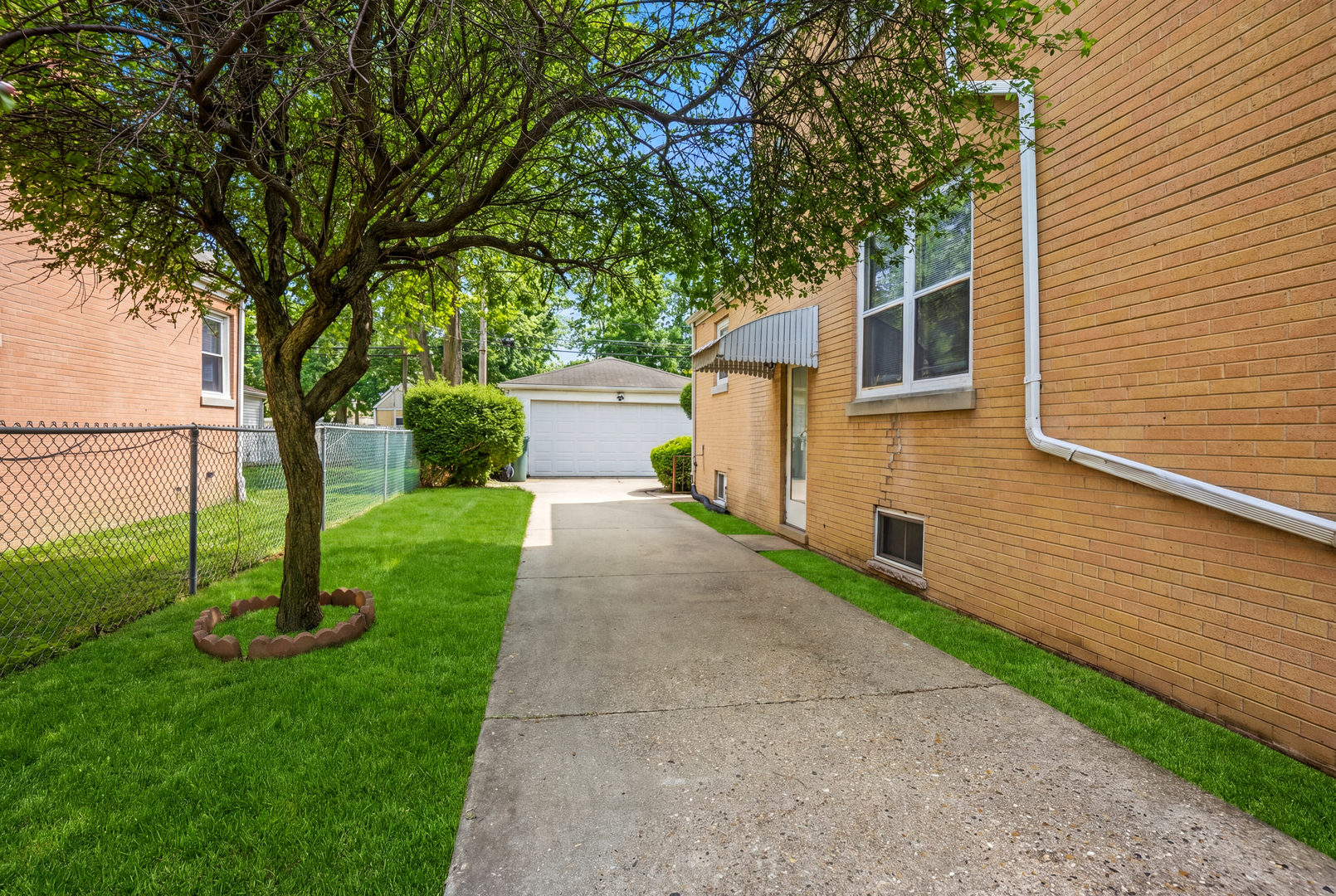 1216 N Northwest Highway, Park Ridge, IL 60068