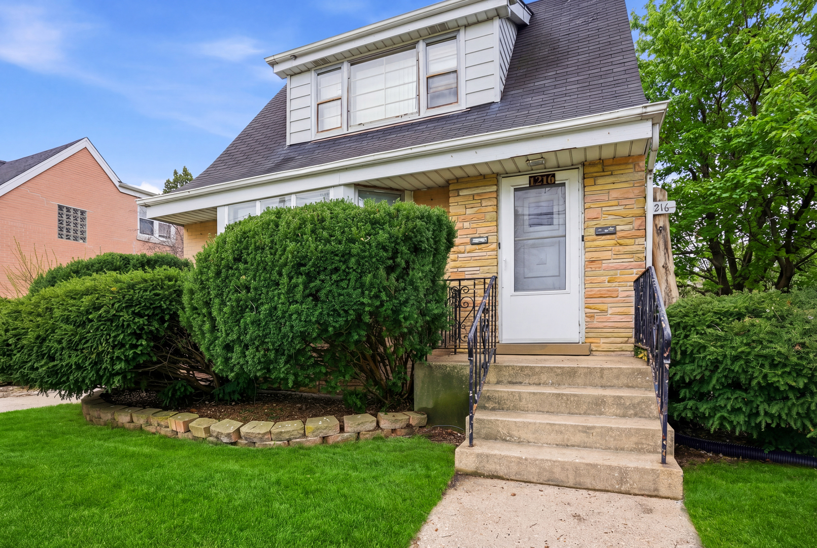 1216 N Northwest Highway, Park Ridge, IL 60068