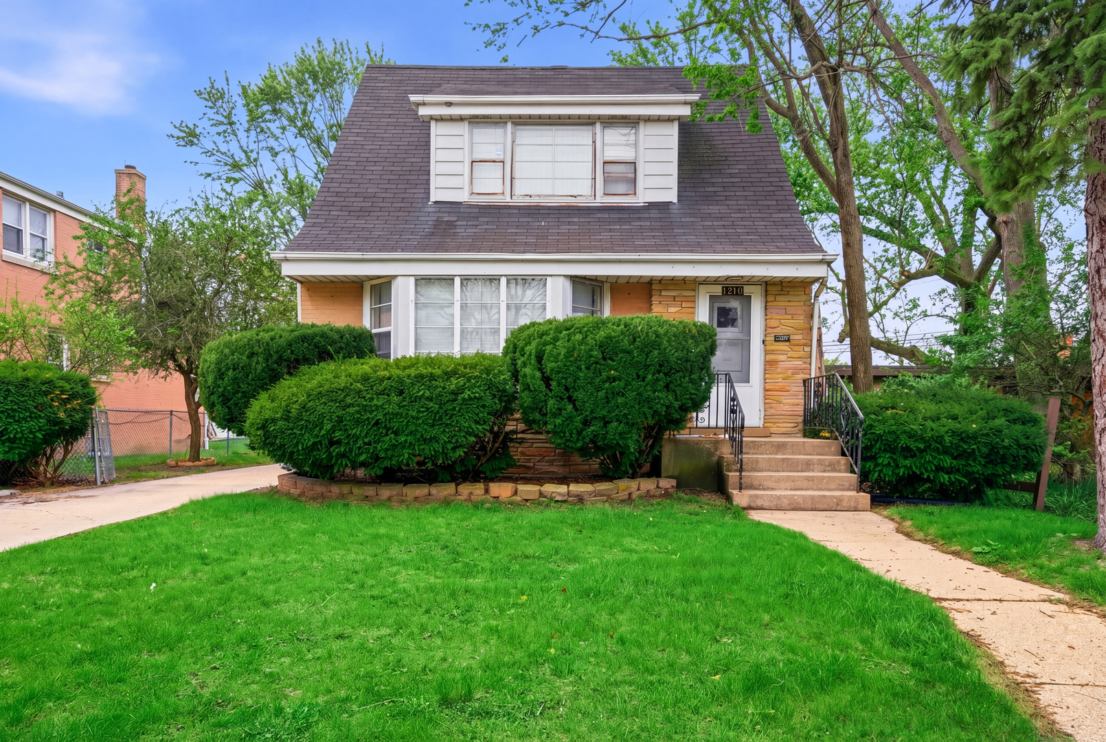 1216 N Northwest Highway, Park Ridge, IL 60068