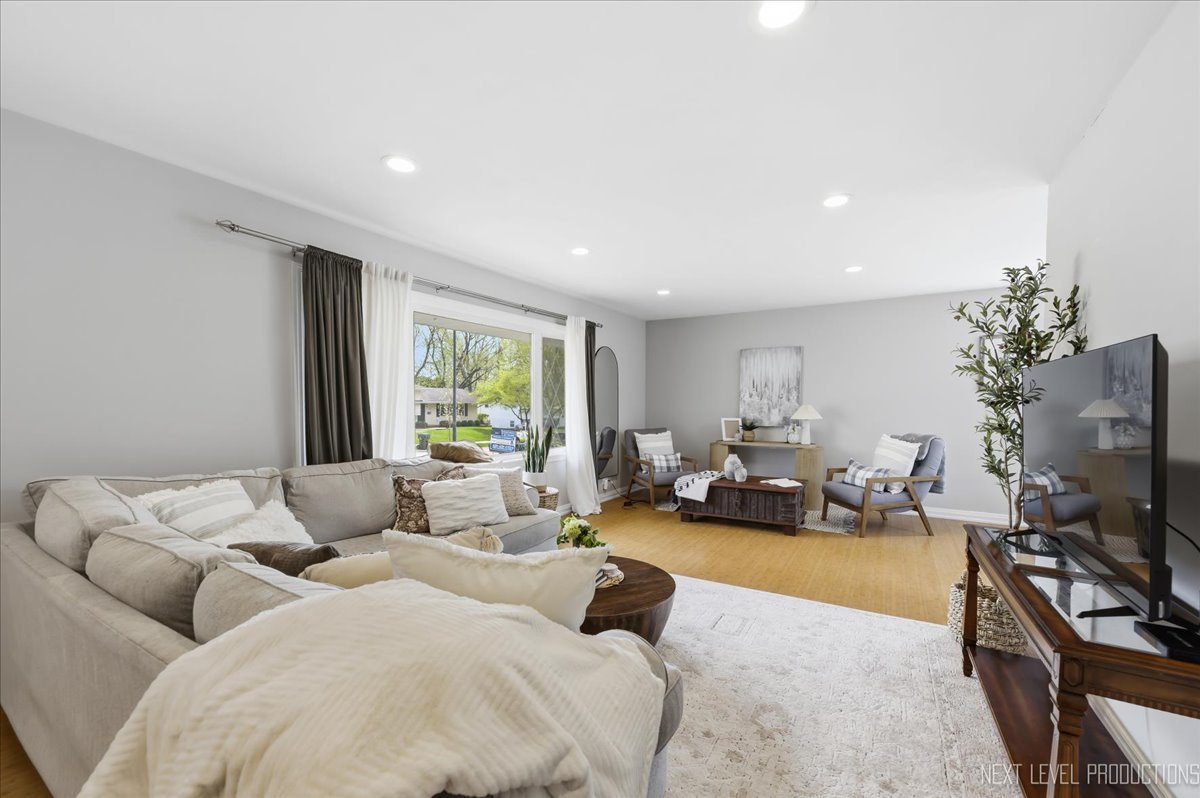 1209 Laurel Lane, Naperville, IL 60540