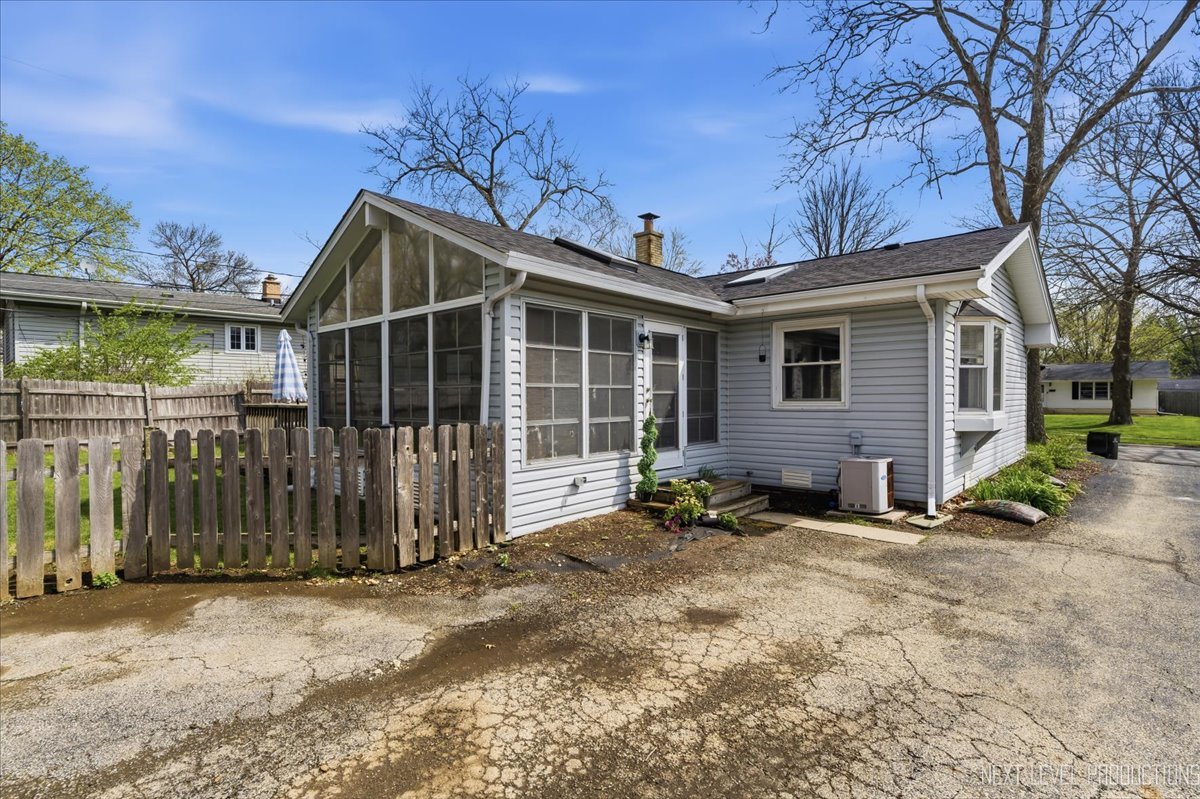 1209 Laurel Lane, Naperville, IL 60540