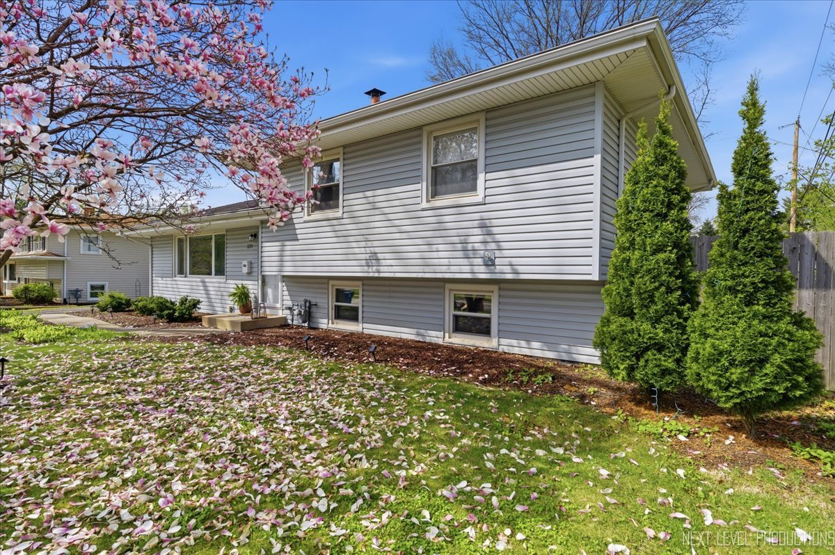 1209 Laurel Lane, Naperville, IL 60540