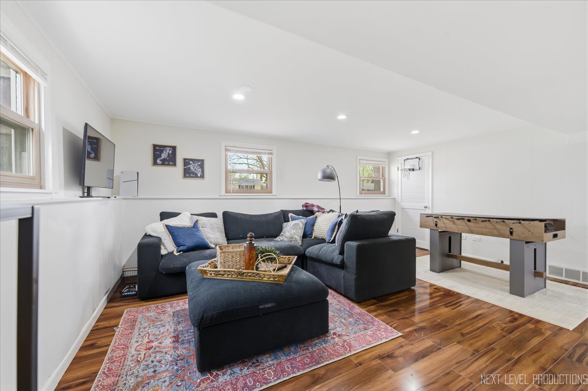 1209 Laurel Lane, Naperville, IL 60540